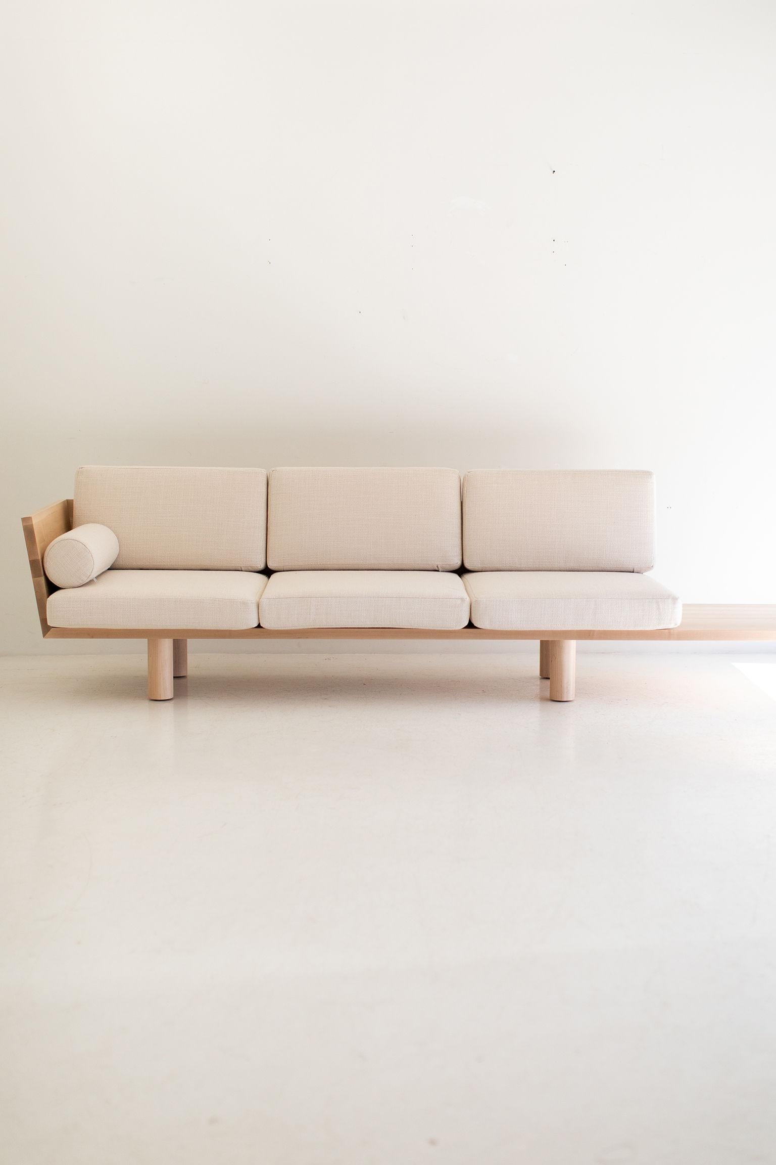 Modern Suelo Sofa, Turned Leg For Sale 3