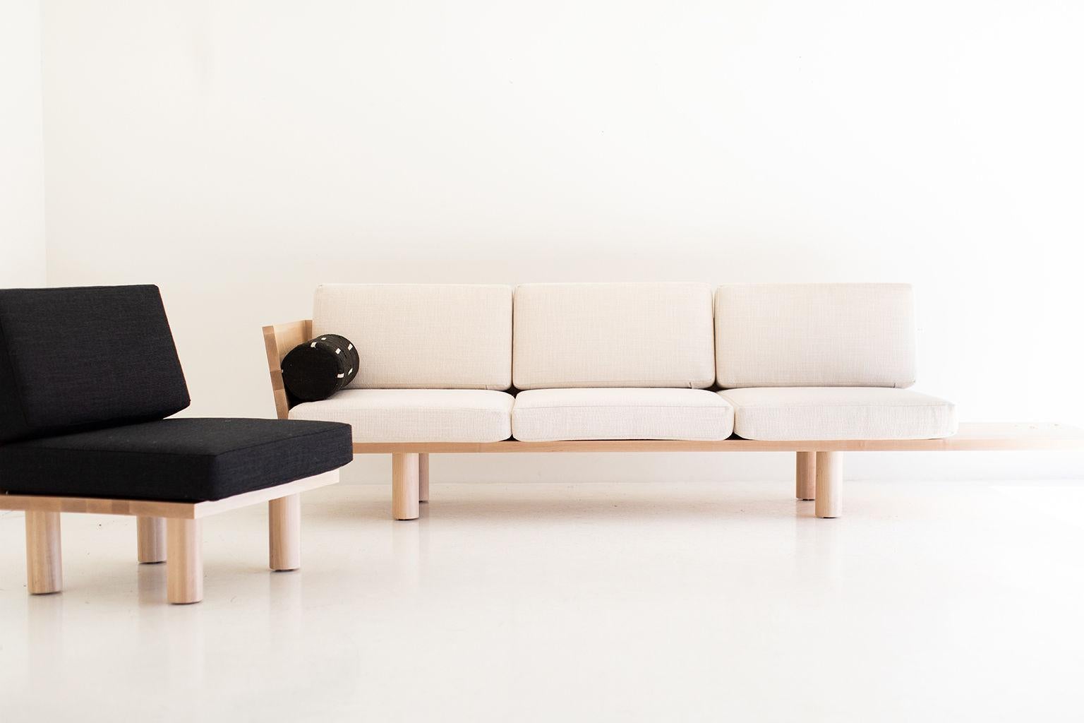 Modern Suelo Sofa, Turned Leg For Sale 1