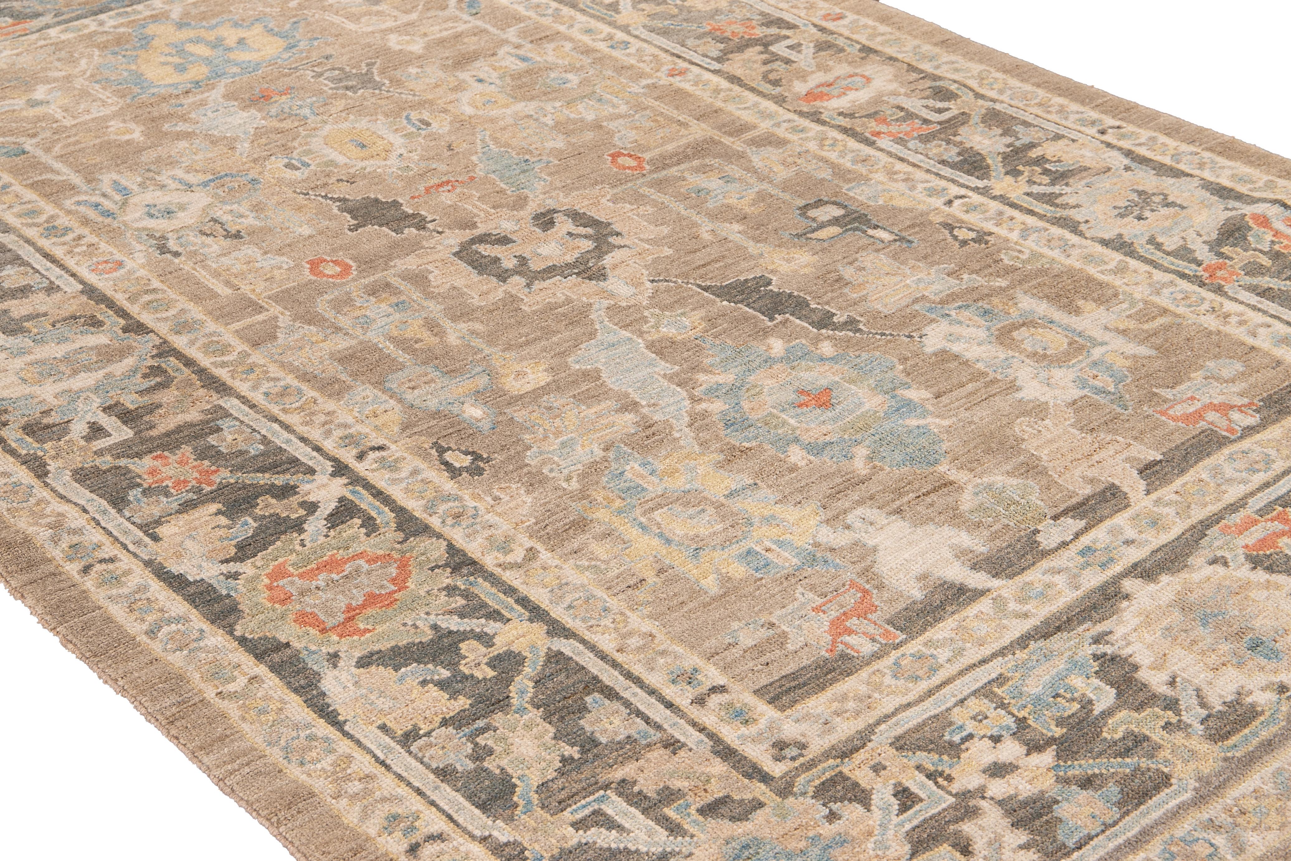 Modern Sultanabad Beige and Gray Handmade Floral Wool Rug In New Condition For Sale In Norwalk, CT