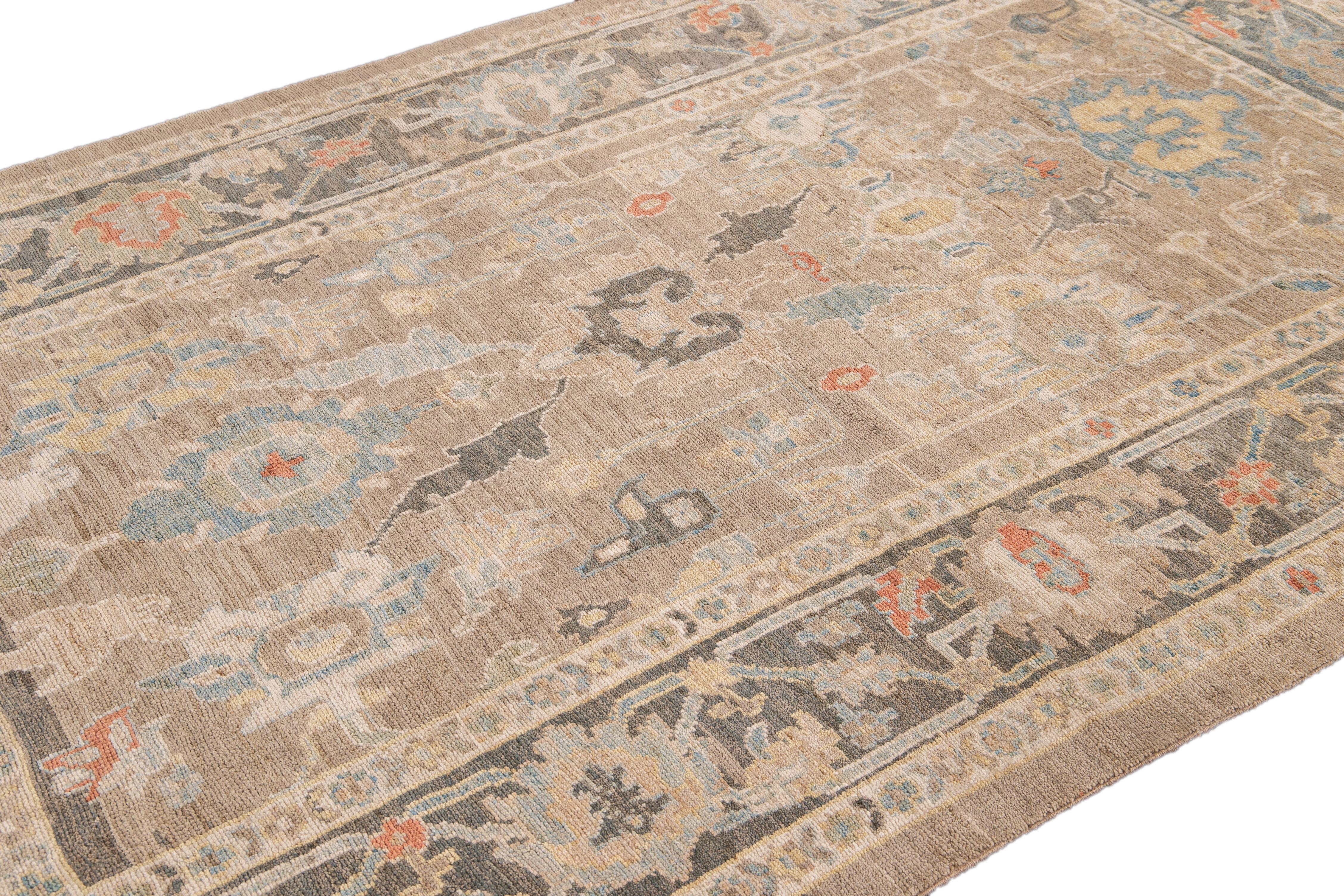 Modern Sultanabad Beige and Gray Handmade Floral Wool Rug For Sale 1