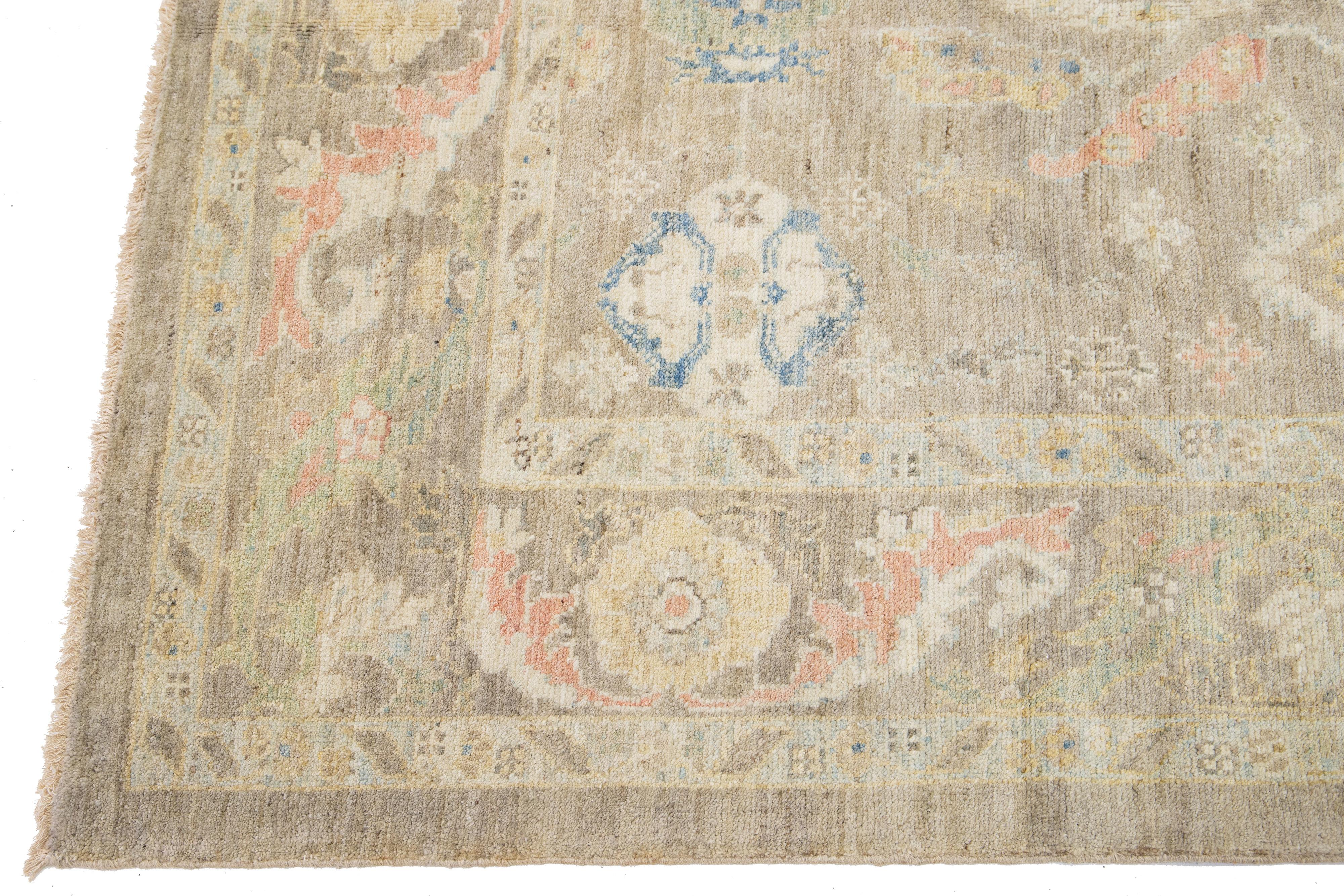 Hand-Knotted Modern Sultanabad Beige Handmade Room Size Wool Rug With Floral Motif For Sale
