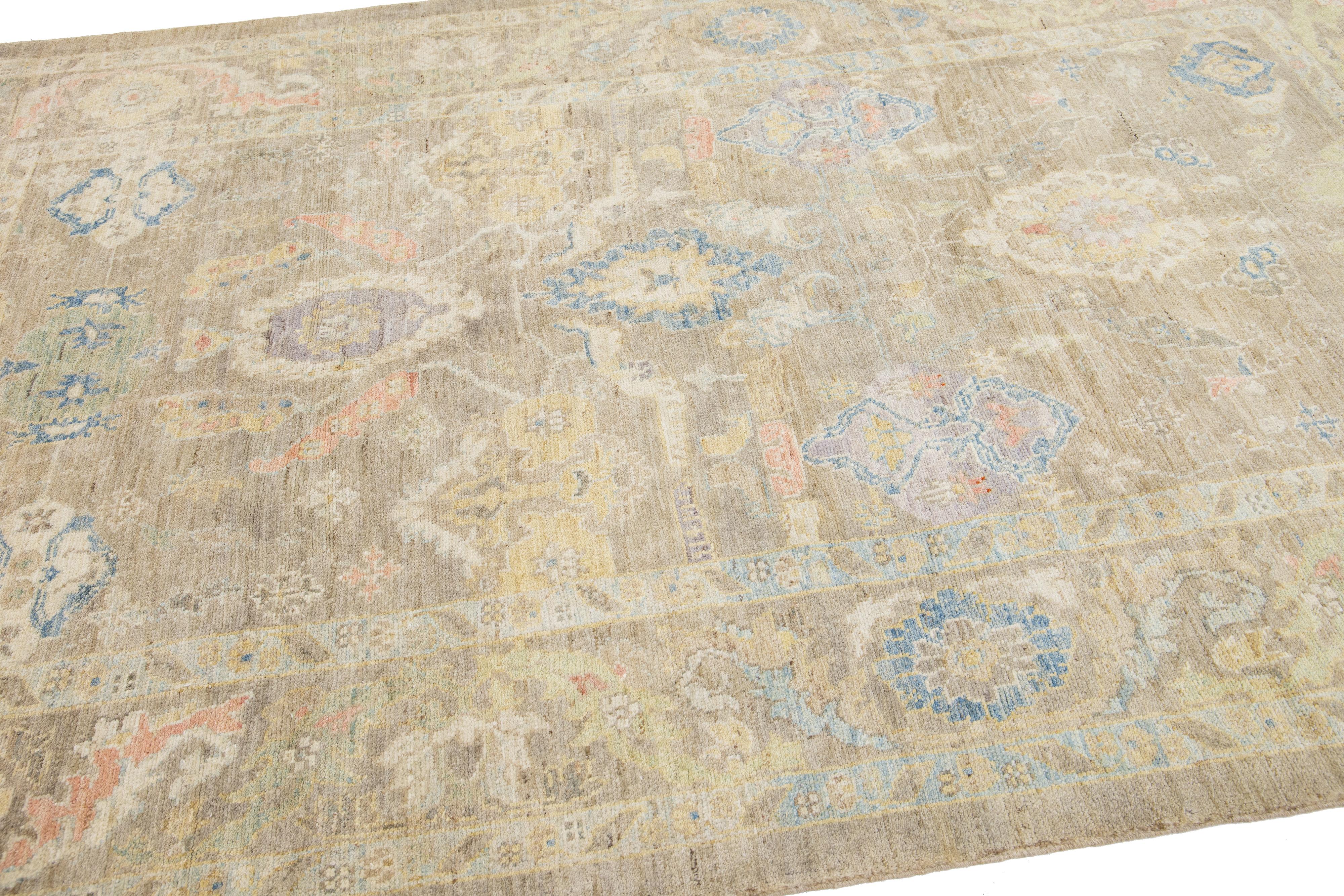 Modern Sultanabad Beige Handmade Room Size Wool Rug With Floral Motif In New Condition For Sale In Norwalk, CT
