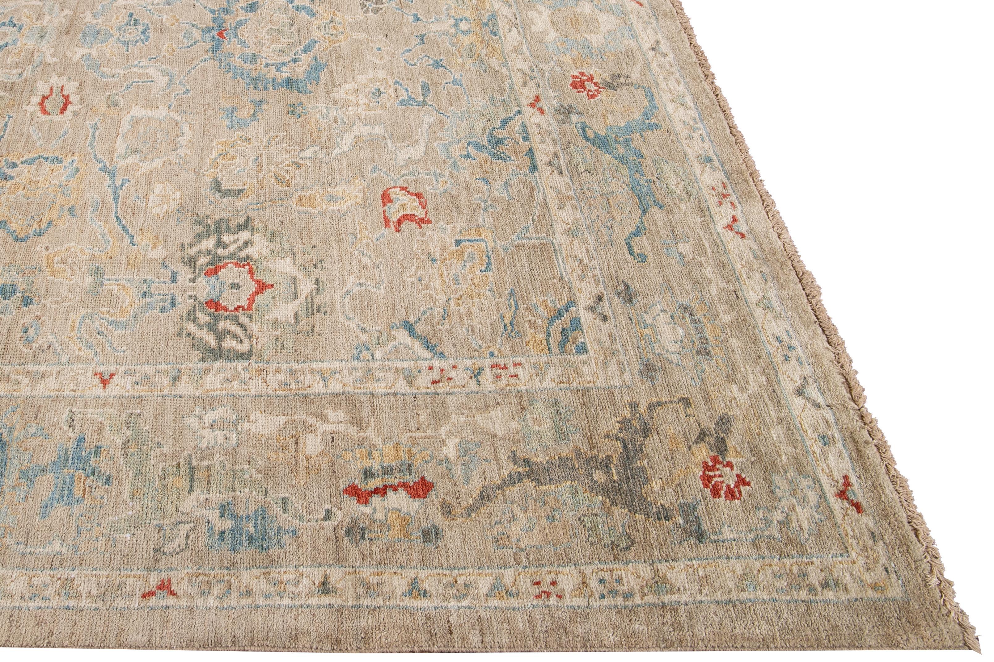 Moderner, moderner, handgefertigter, quadratischer, geblümter Wollteppich in Sultanabad (Handgeknüpft) im Angebot