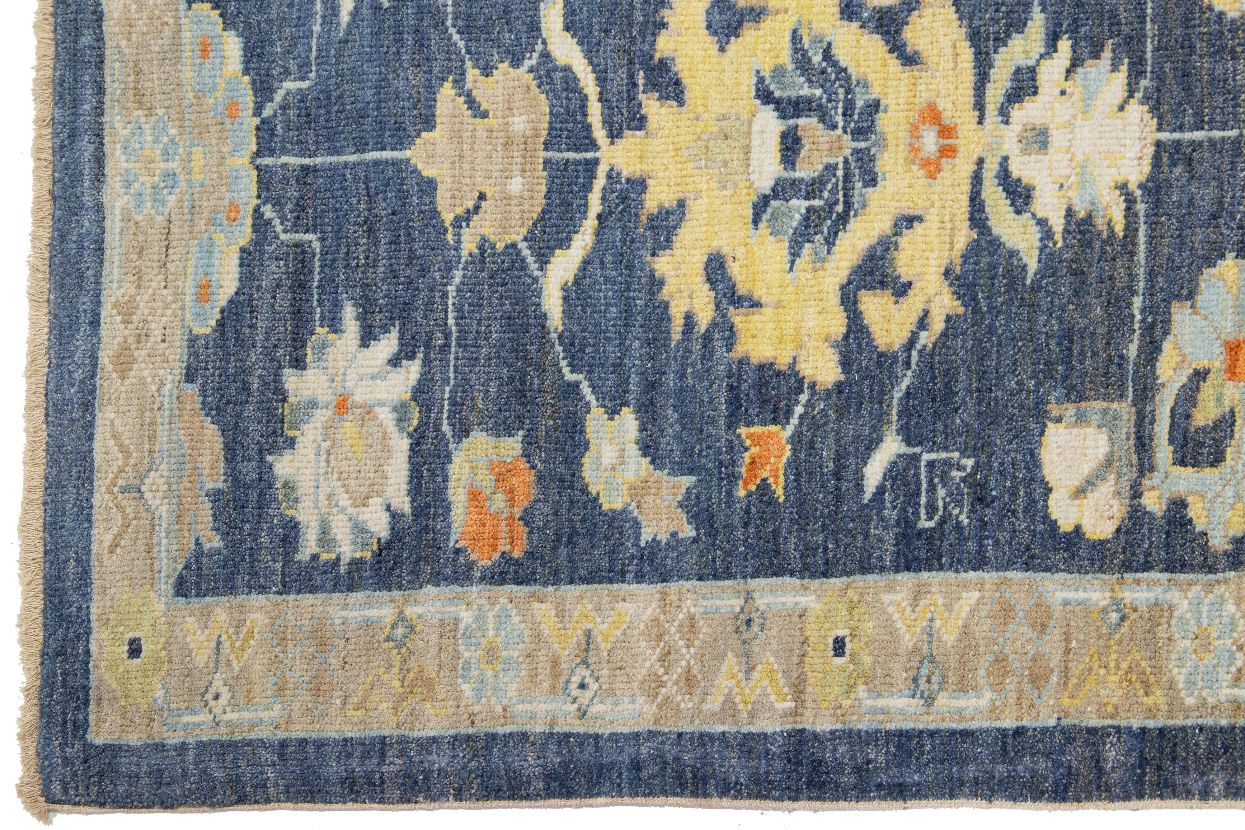 Moderner Sultanabad-Blauer handgefertigter Woll-Läufer mit Blumenmuster (Persisch) im Angebot