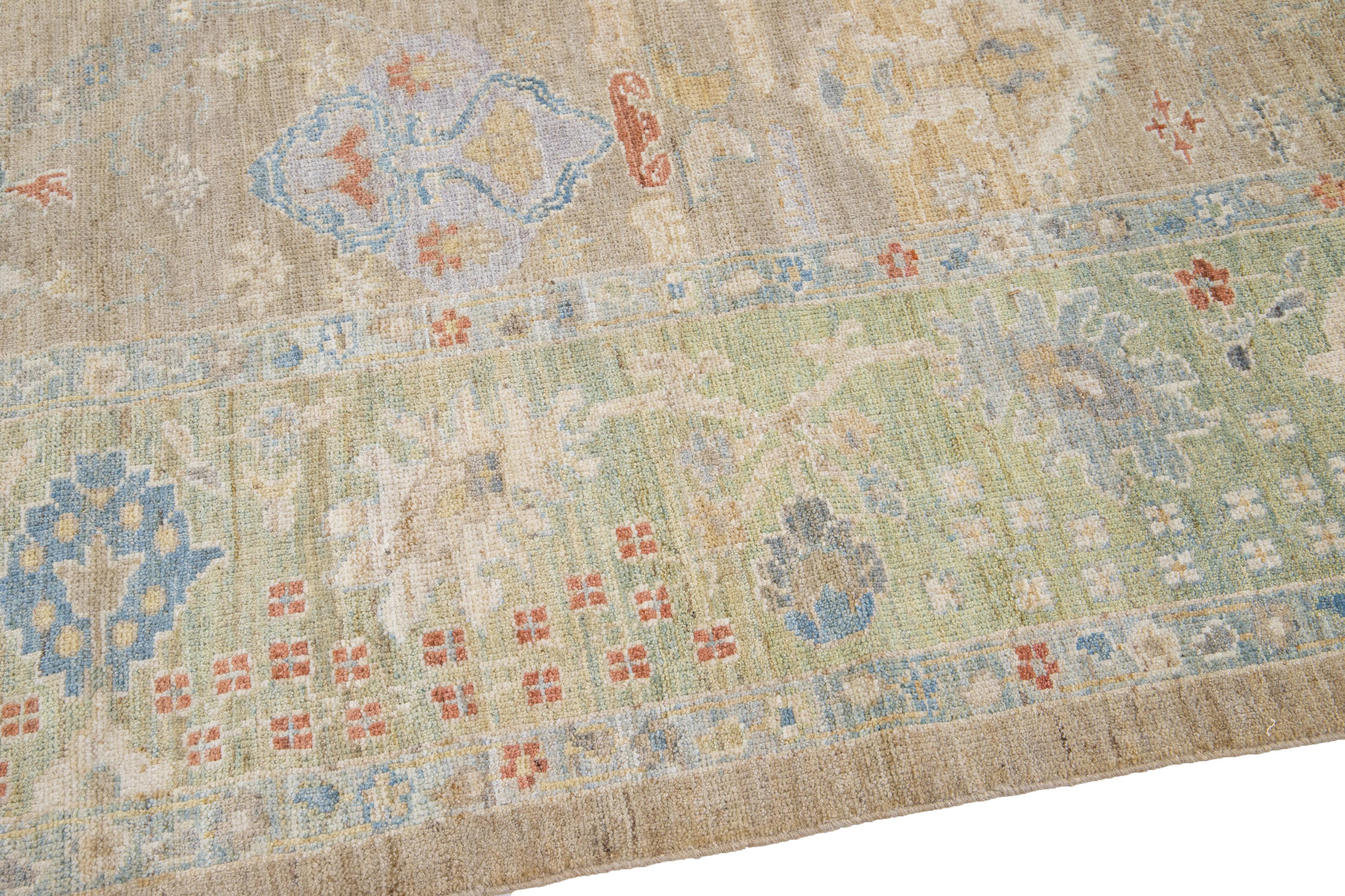 Moderner moderner brauner handgefertigter Woll-Läufer mit Blumenmuster von Sultanabad im Angebot 1