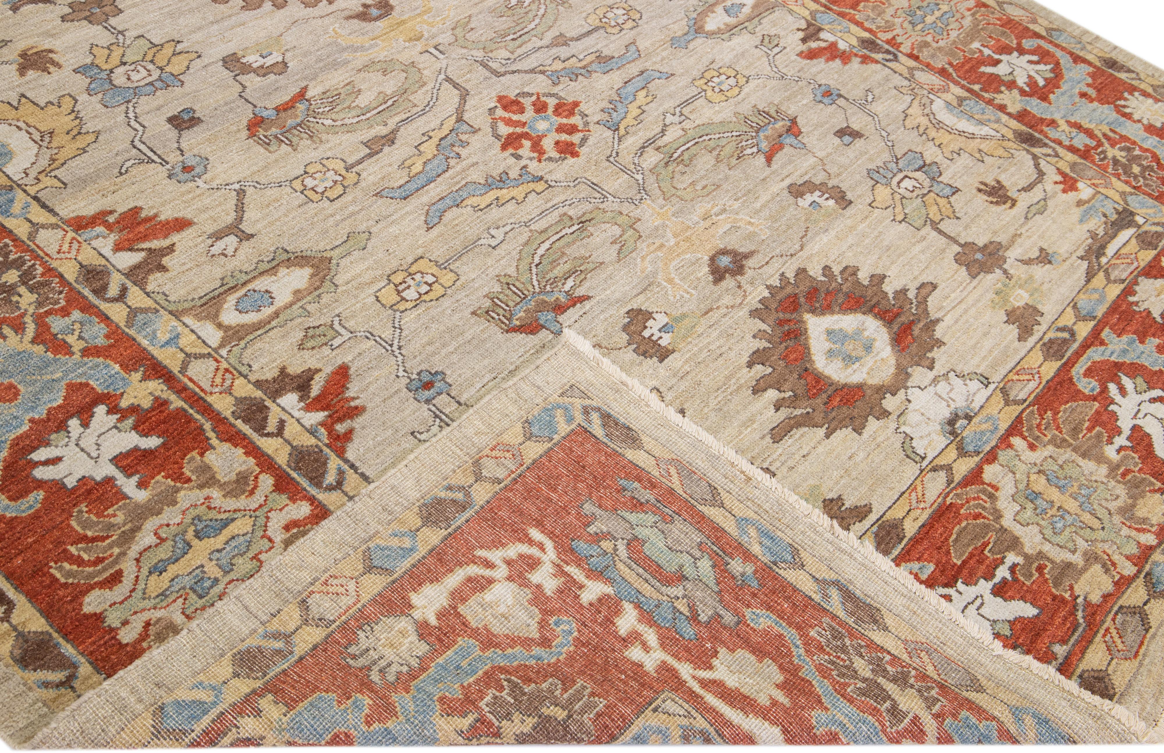 Schöner moderner, handgeknüpfter Sultanabad-Wollteppich mit braunem Feld. Dieser Sultanabad-Teppich hat einen rostigen Rahmen mit mehrfarbigen Akzenten in einem herrlichen klassischen Blumenmuster, das sich über das ganze Feld erstreckt.

Dieser
