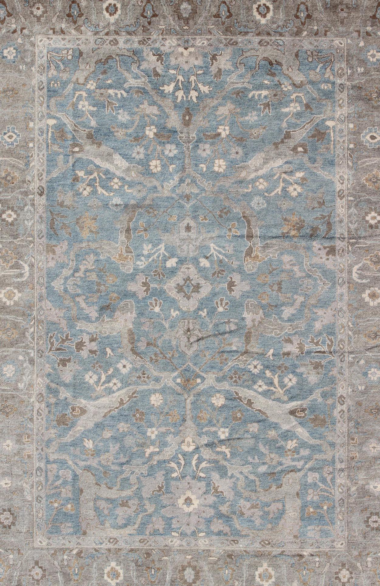 Moderner Teppich im Sultanabad-Design in Blau, Grau von Keivan Woven Arts  im Zustand „Neu“ im Angebot in Atlanta, GA