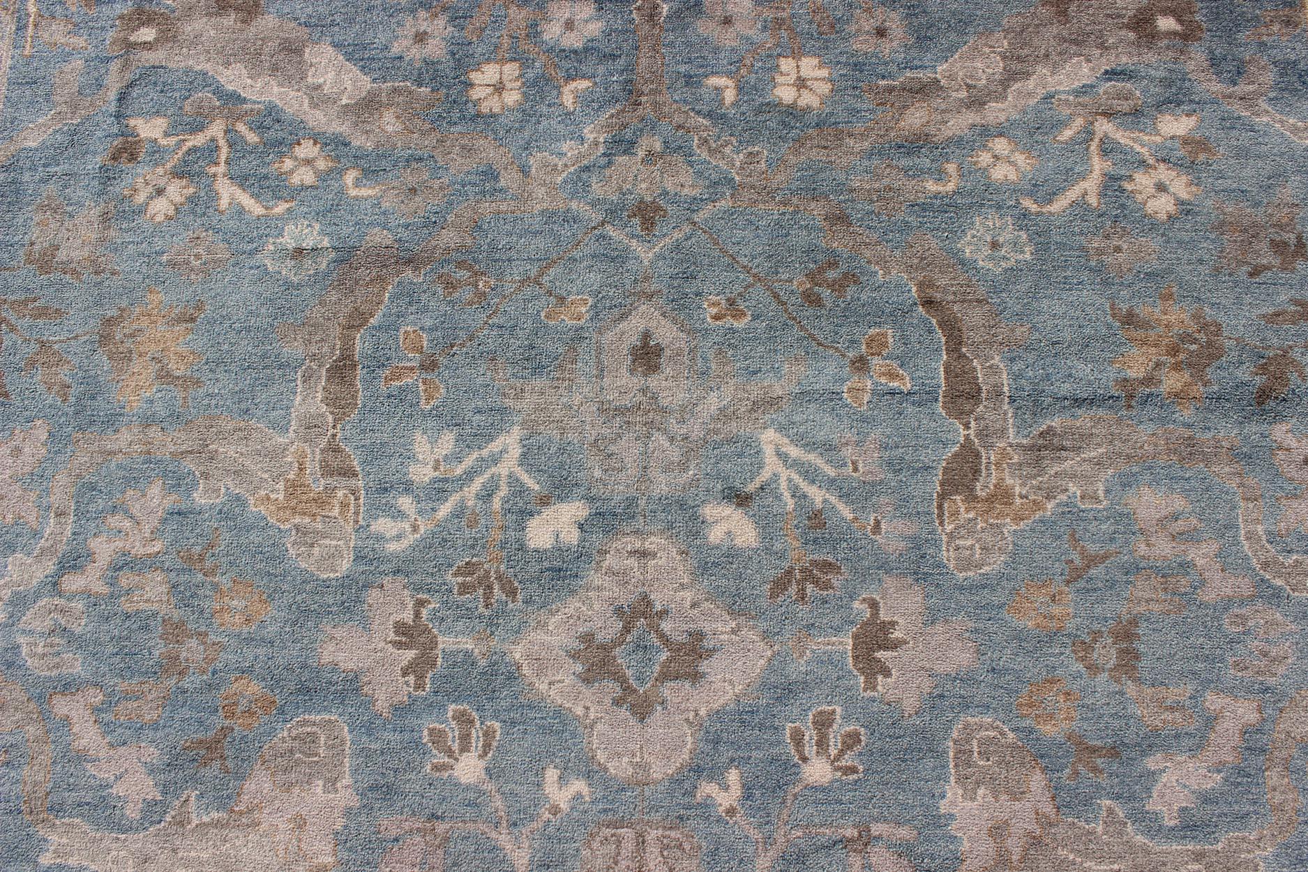 Alfombra moderna de diseño Sultanabad en azul y gris de Keivan Woven Arts en venta 1