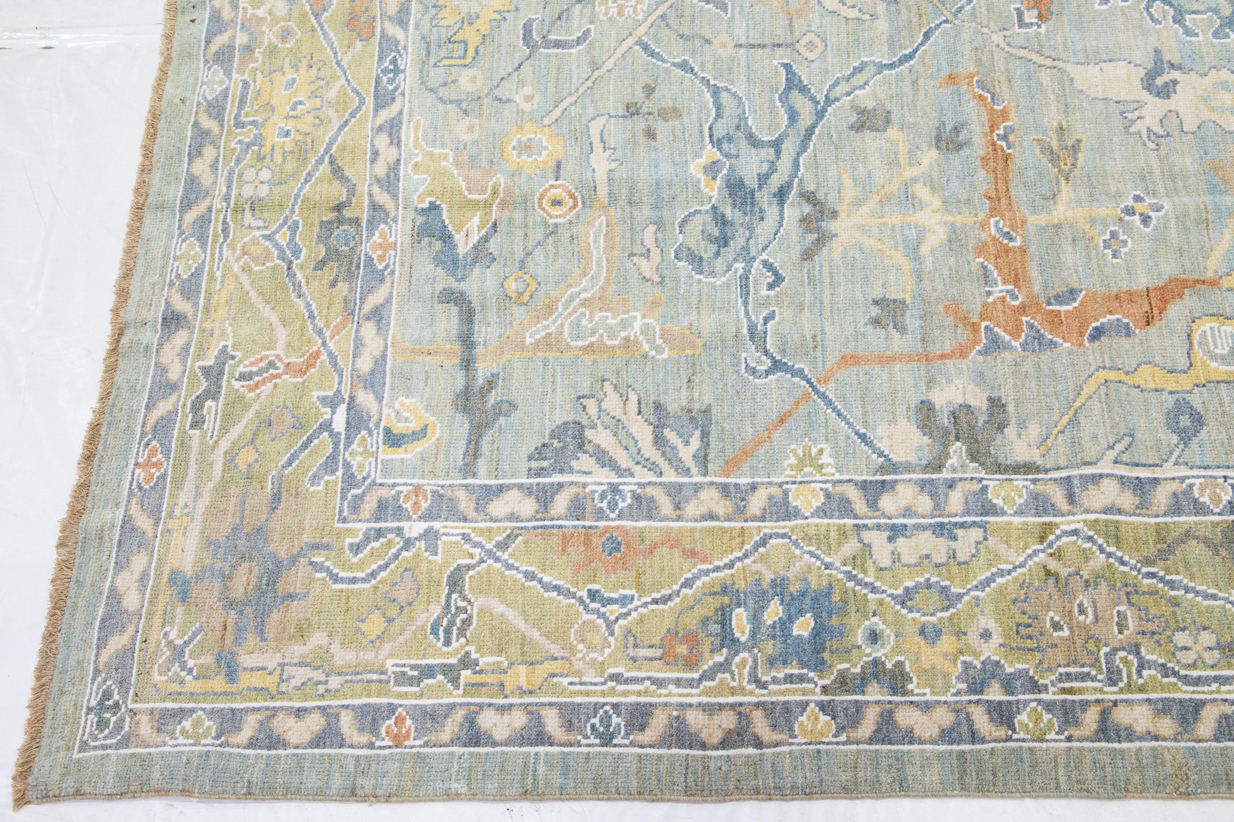 Moderner handgefertigter Sultanabad Grauer Wollteppich mit Blumenmuster im Angebot 1