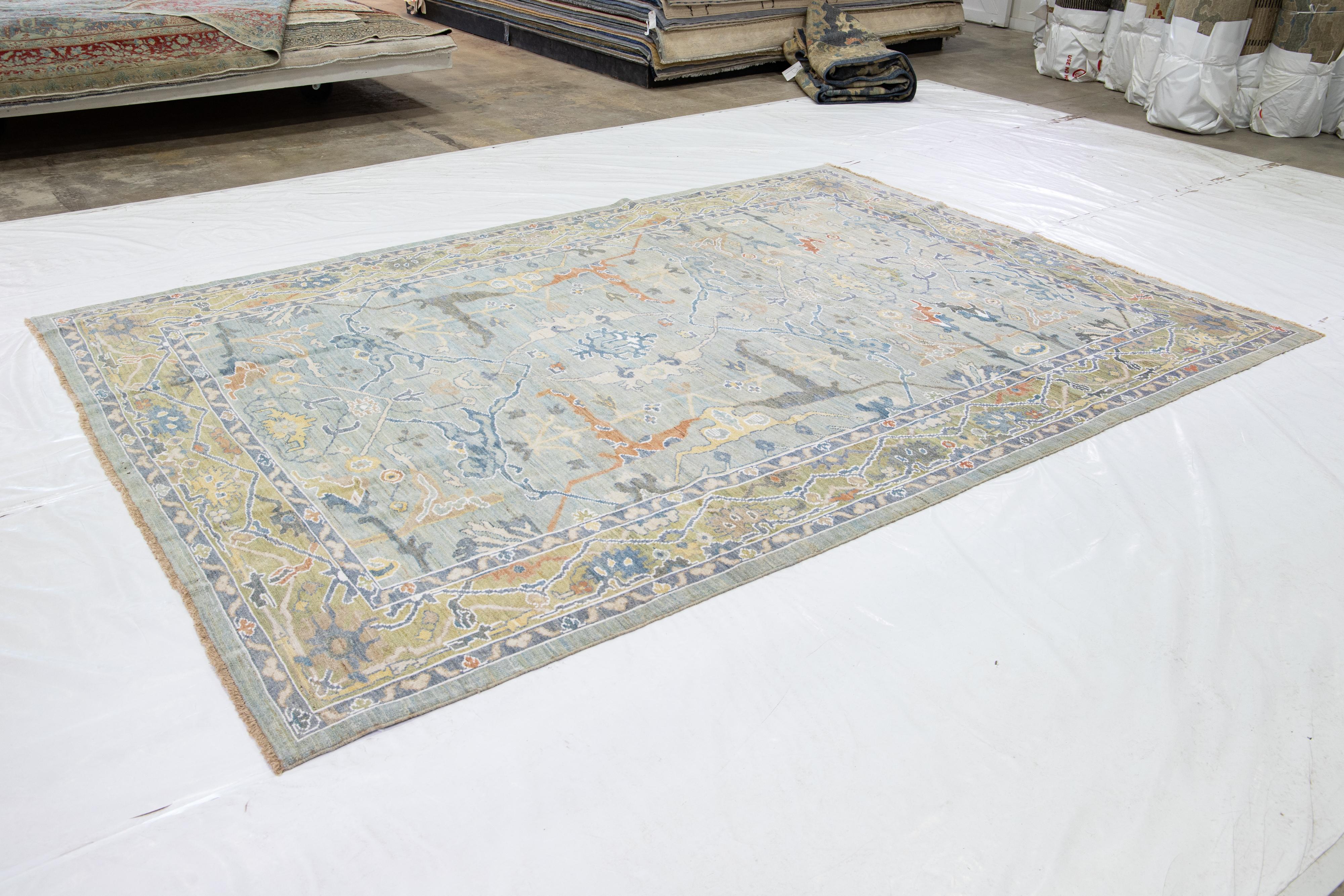Moderner handgefertigter Sultanabad Grauer Wollteppich mit Blumenmuster im Angebot 3