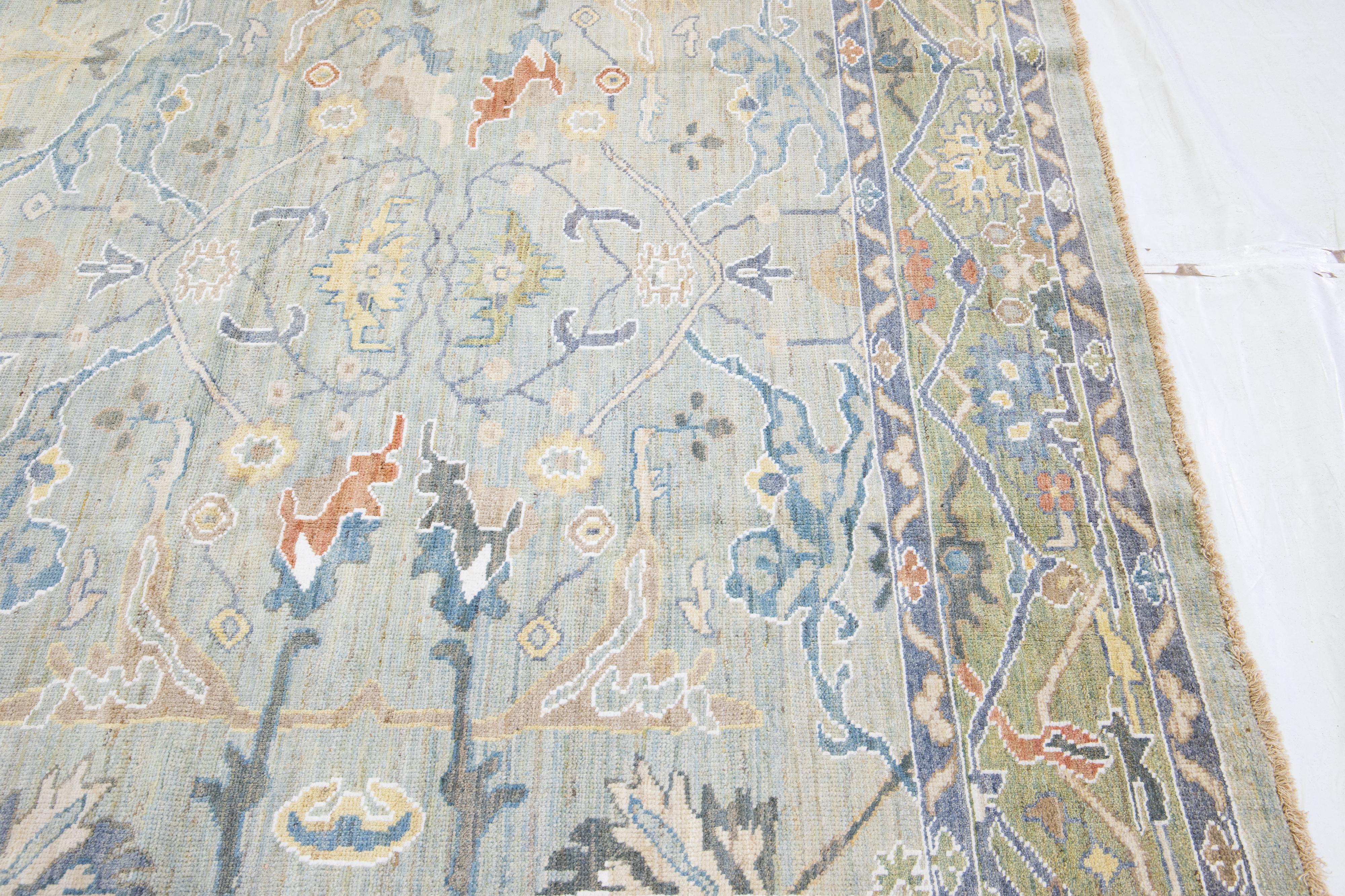 Moderner handgefertigter Sultanabad Grauer Wollteppich mit Blumenmuster im Angebot 2