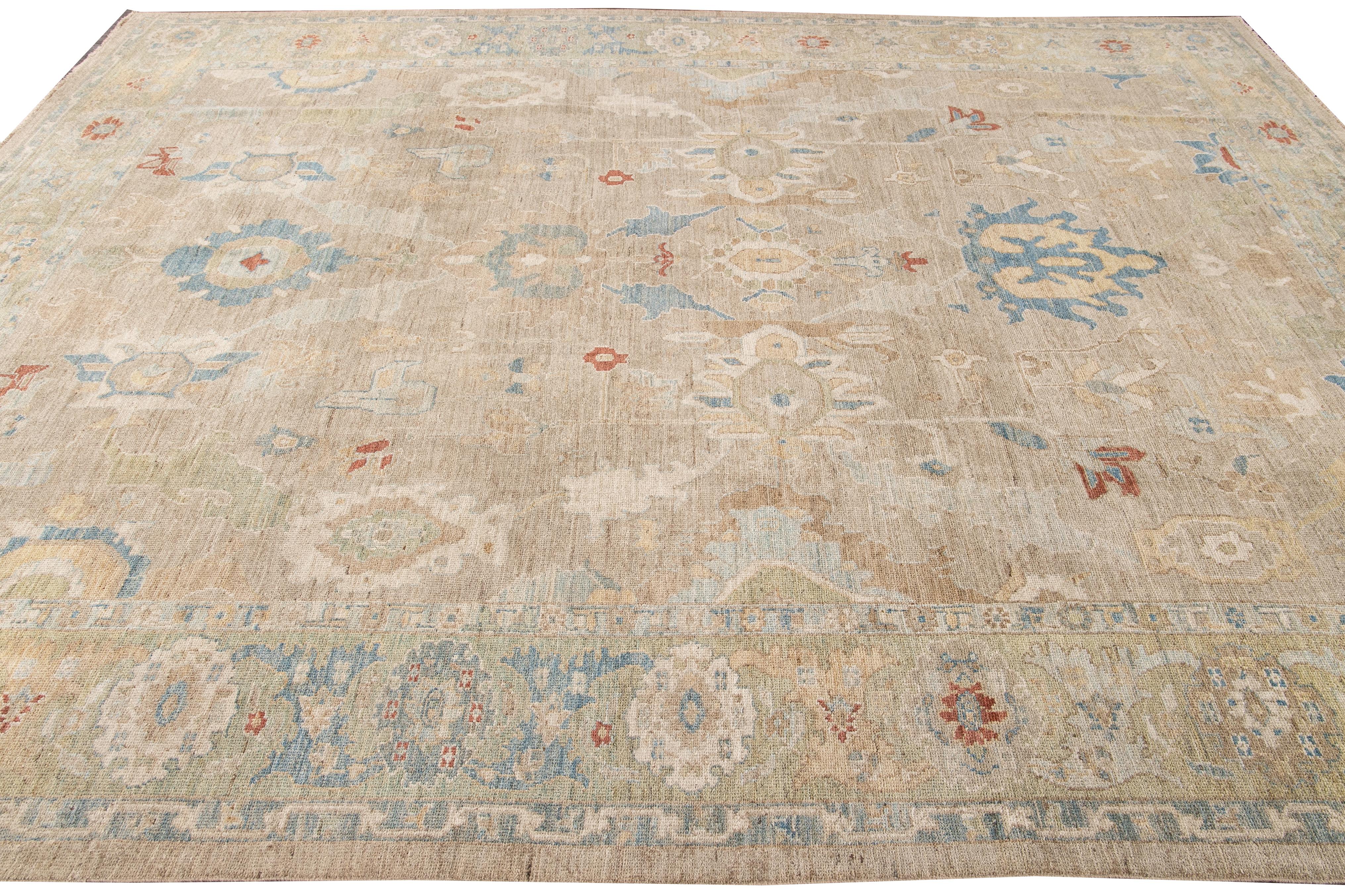 XXIe siècle et contemporain Tapis moderne en laine beige et vert à fleurs Sultanabad fait à la main en vente