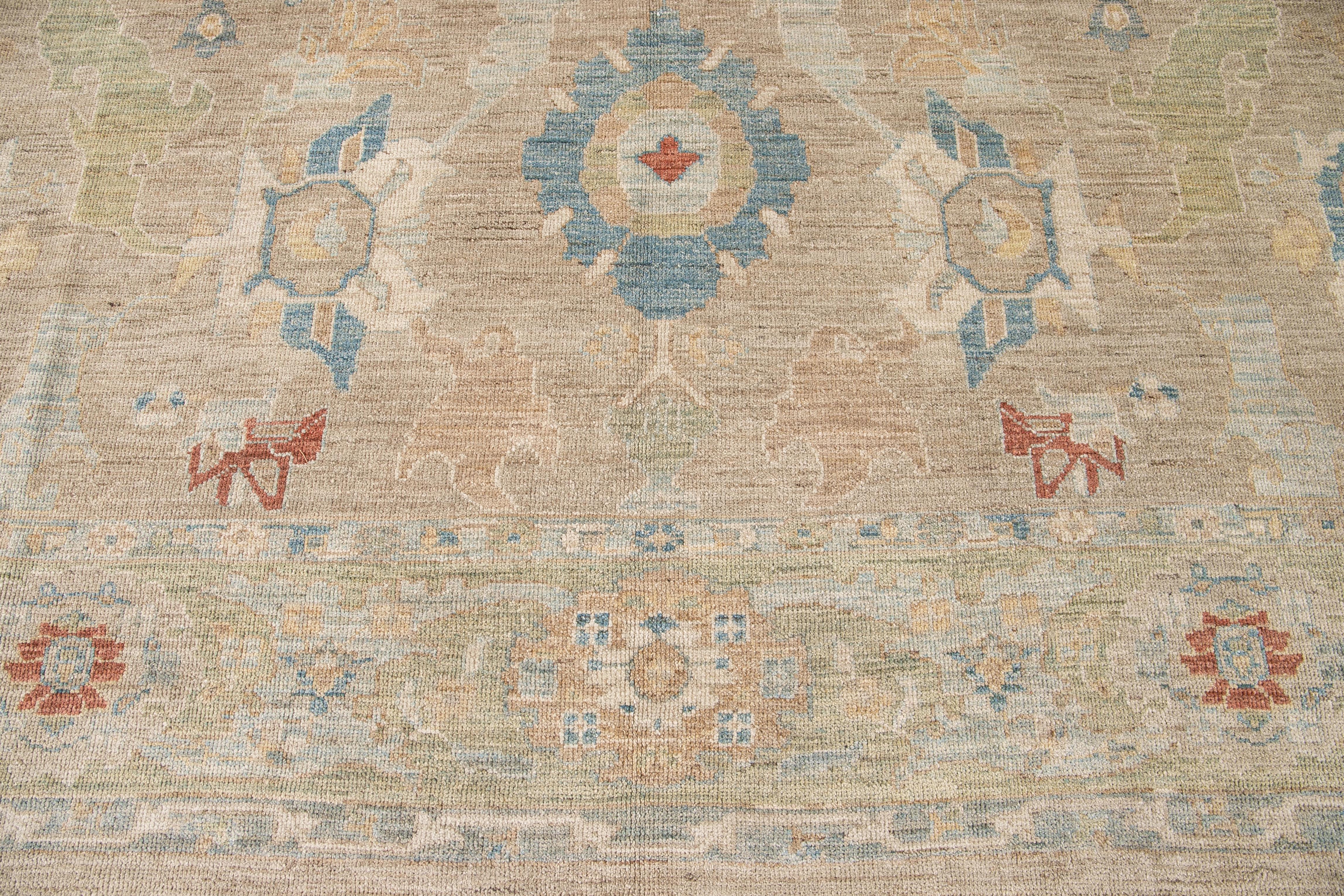 Tapis moderne en laine beige et vert à fleurs Sultanabad fait à la main en vente 1