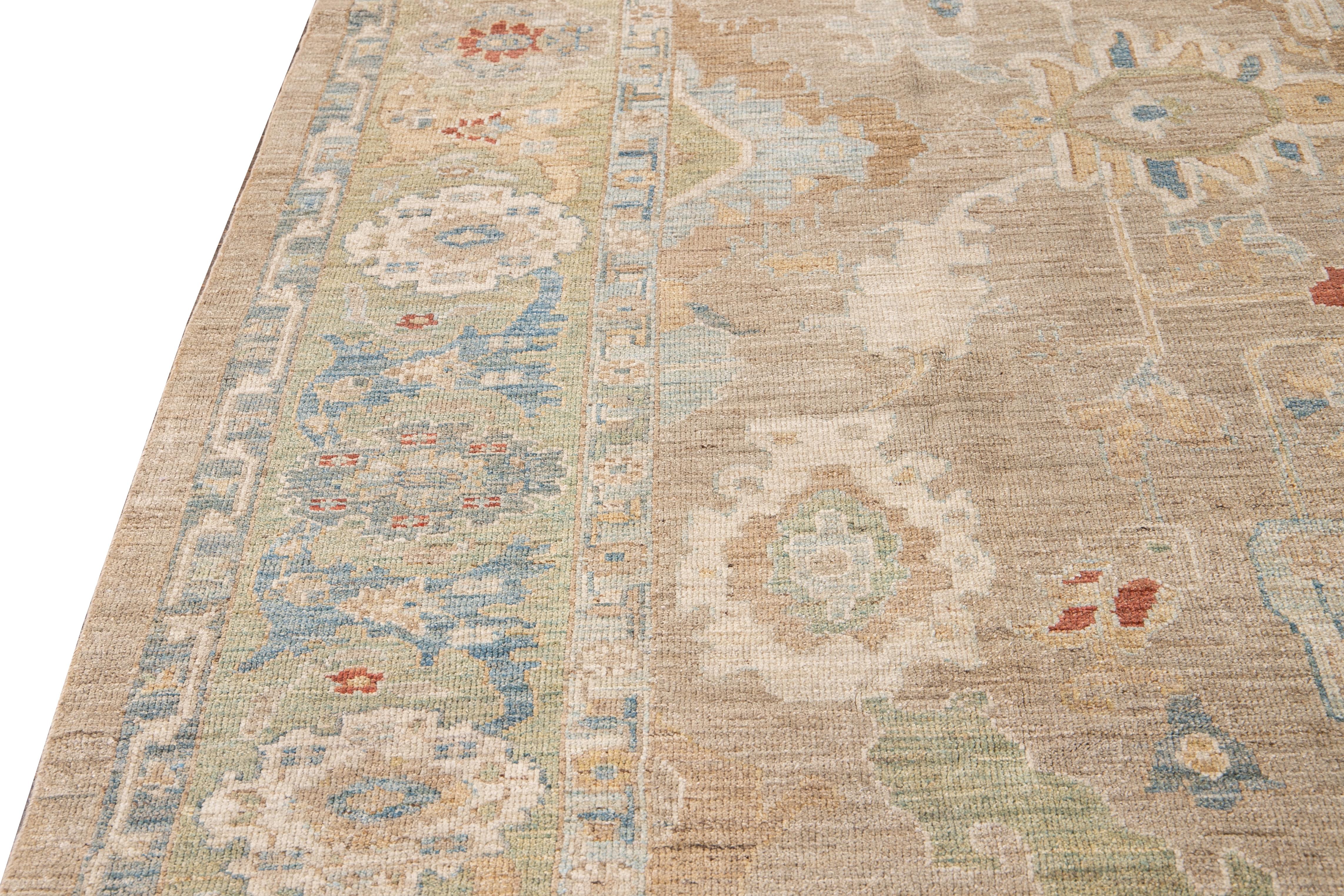 Tapis moderne en laine beige et vert à fleurs Sultanabad fait à la main en vente 2