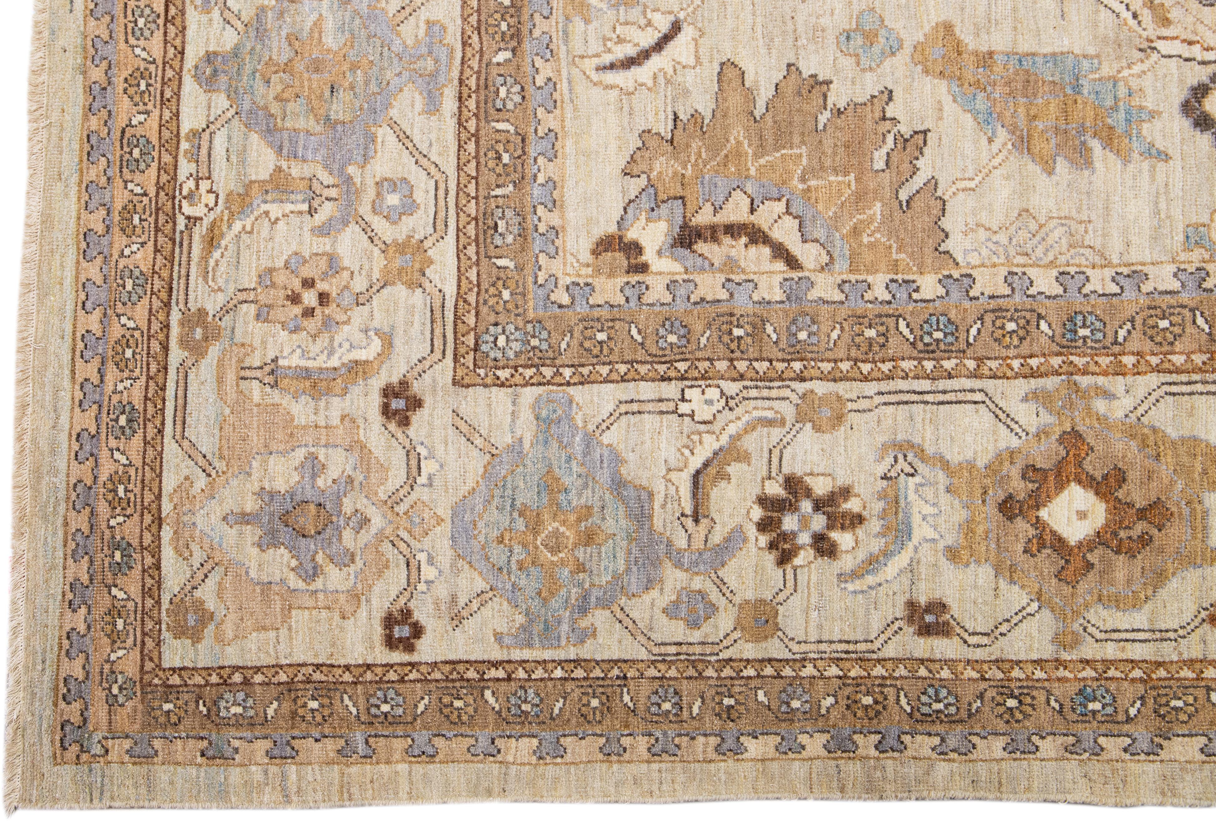 Moderner moderner handgefertigter, geblümter, quadratischer Sultanabad-Wollteppich in Beige und Grau (Persisch) im Angebot