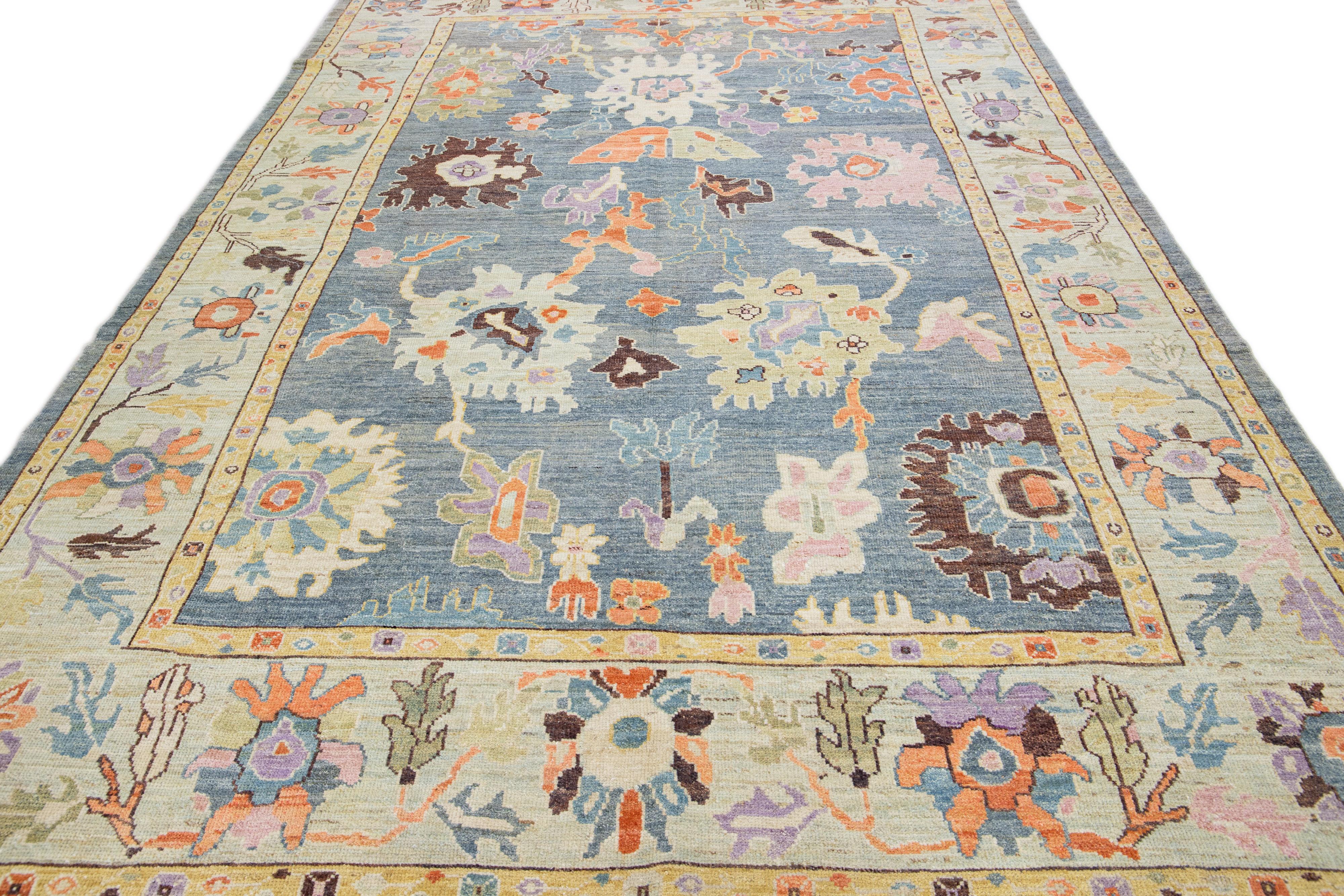 Moderner blauer Sultanabad-Wollteppich im floralen Design, handgefertigt (Persisch) im Angebot