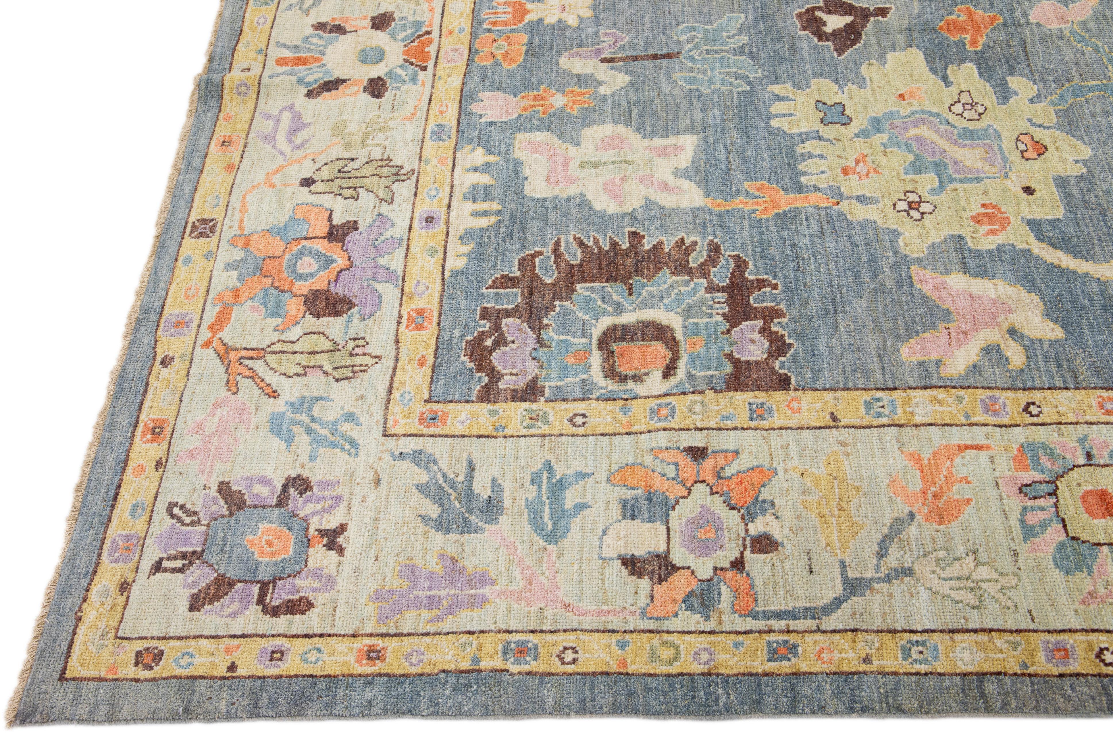 Moderner blauer Sultanabad-Wollteppich im floralen Design, handgefertigt im Zustand „Neu“ im Angebot in Norwalk, CT