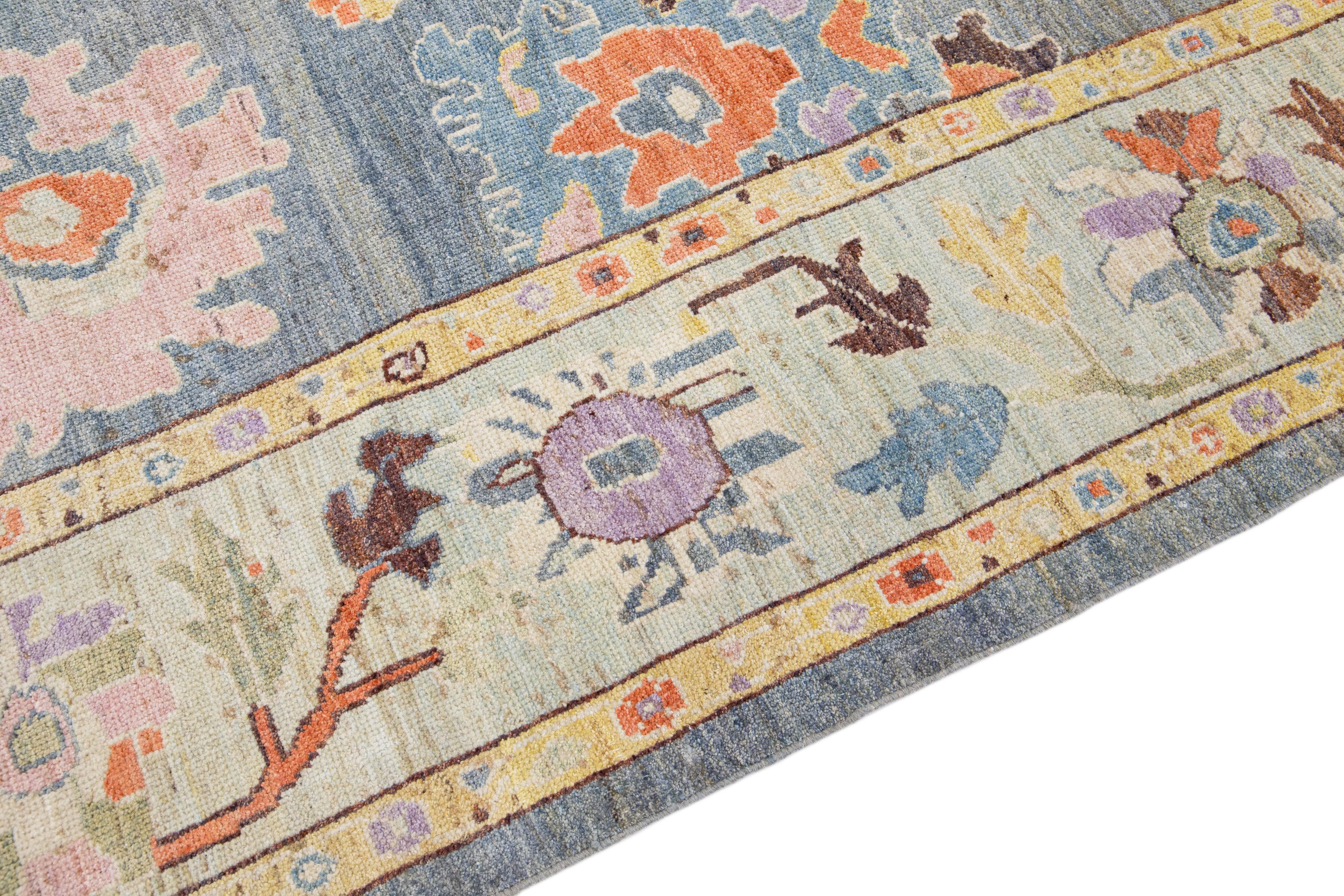Moderner blauer Sultanabad-Wollteppich im floralen Design, handgefertigt (Wolle) im Angebot