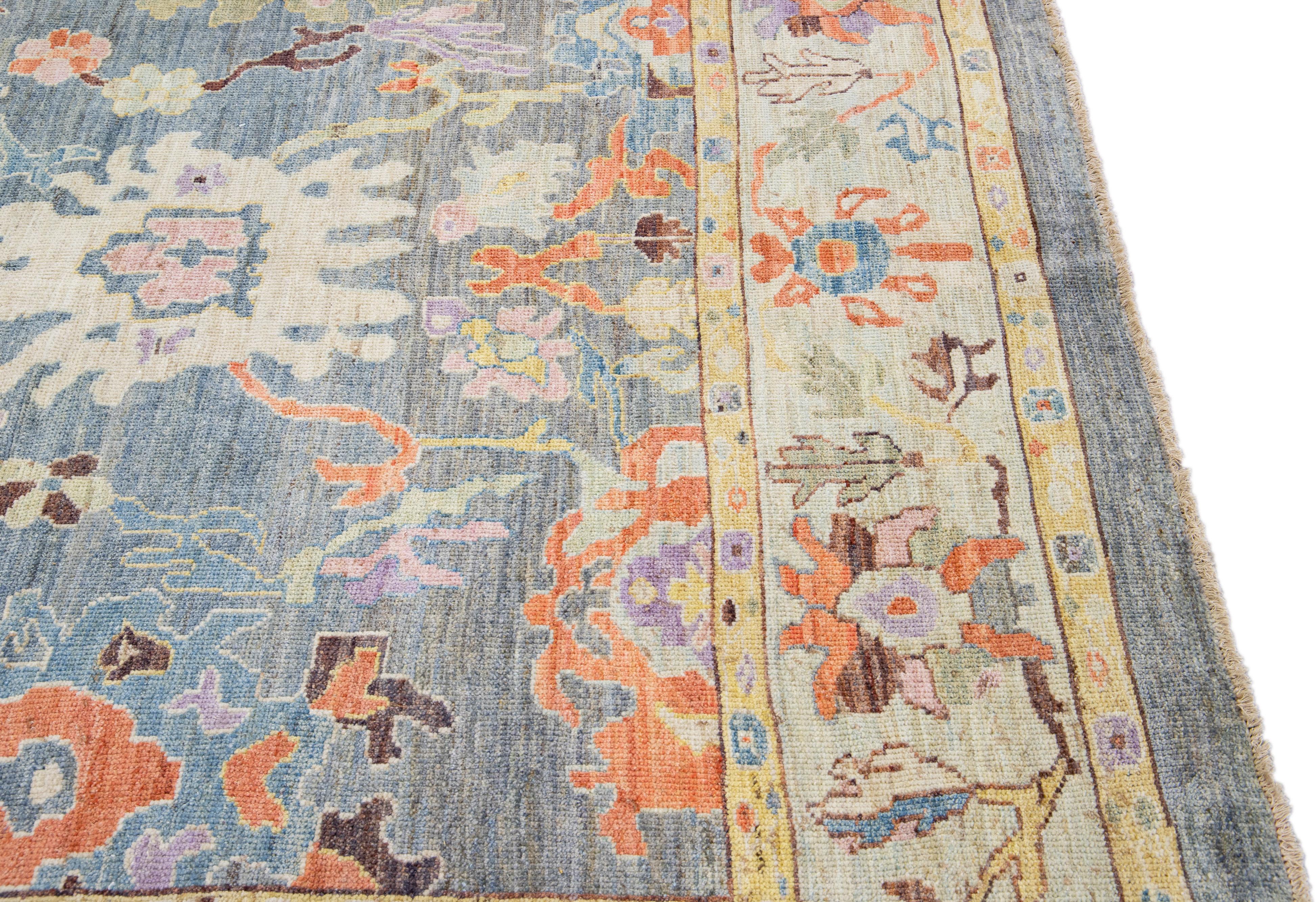 Moderner blauer Sultanabad-Wollteppich im floralen Design, handgefertigt im Angebot 1