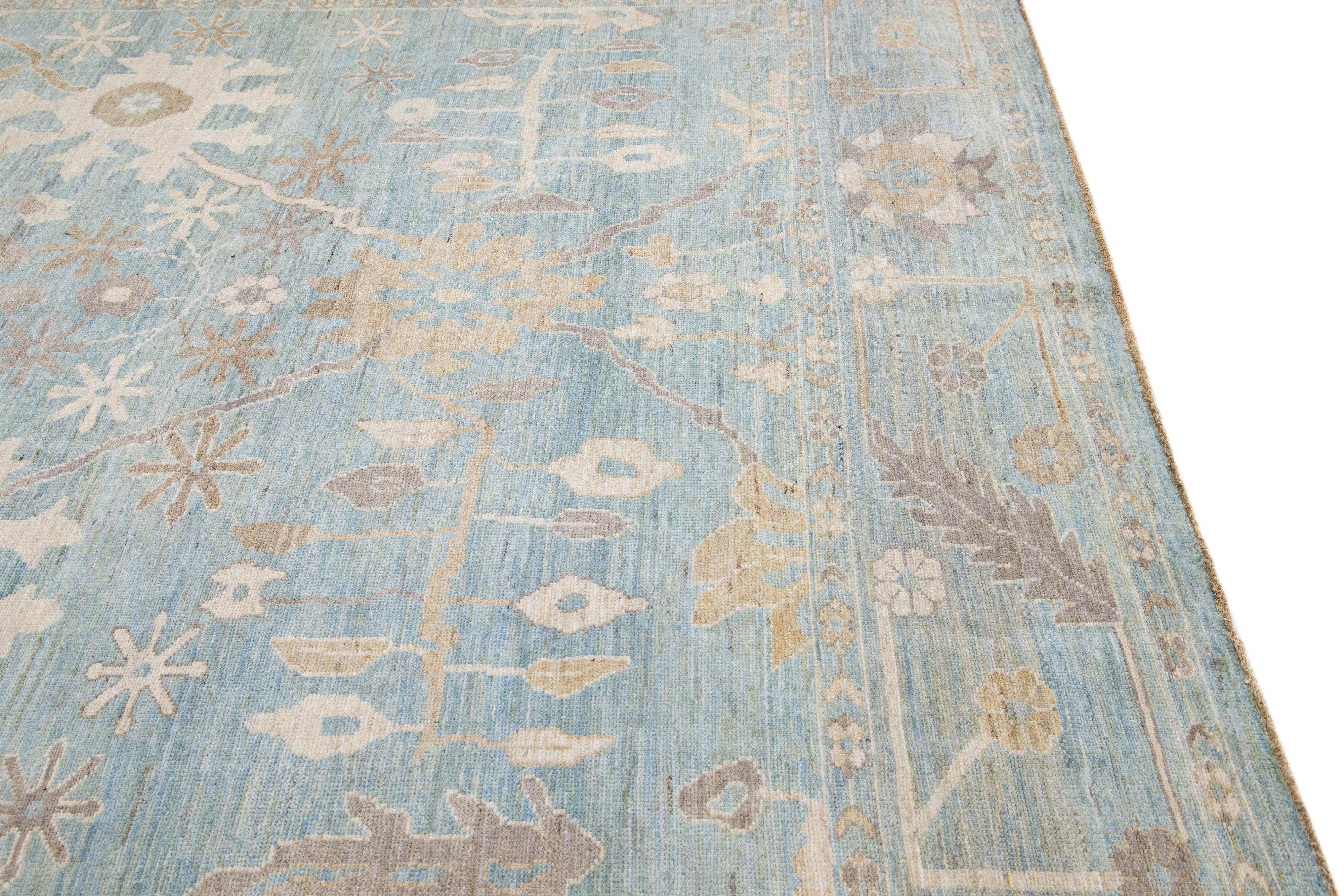 Alfombra moderna de lana azul con motivos florales hecha a mano en Sultanabad Rugs Lana en venta