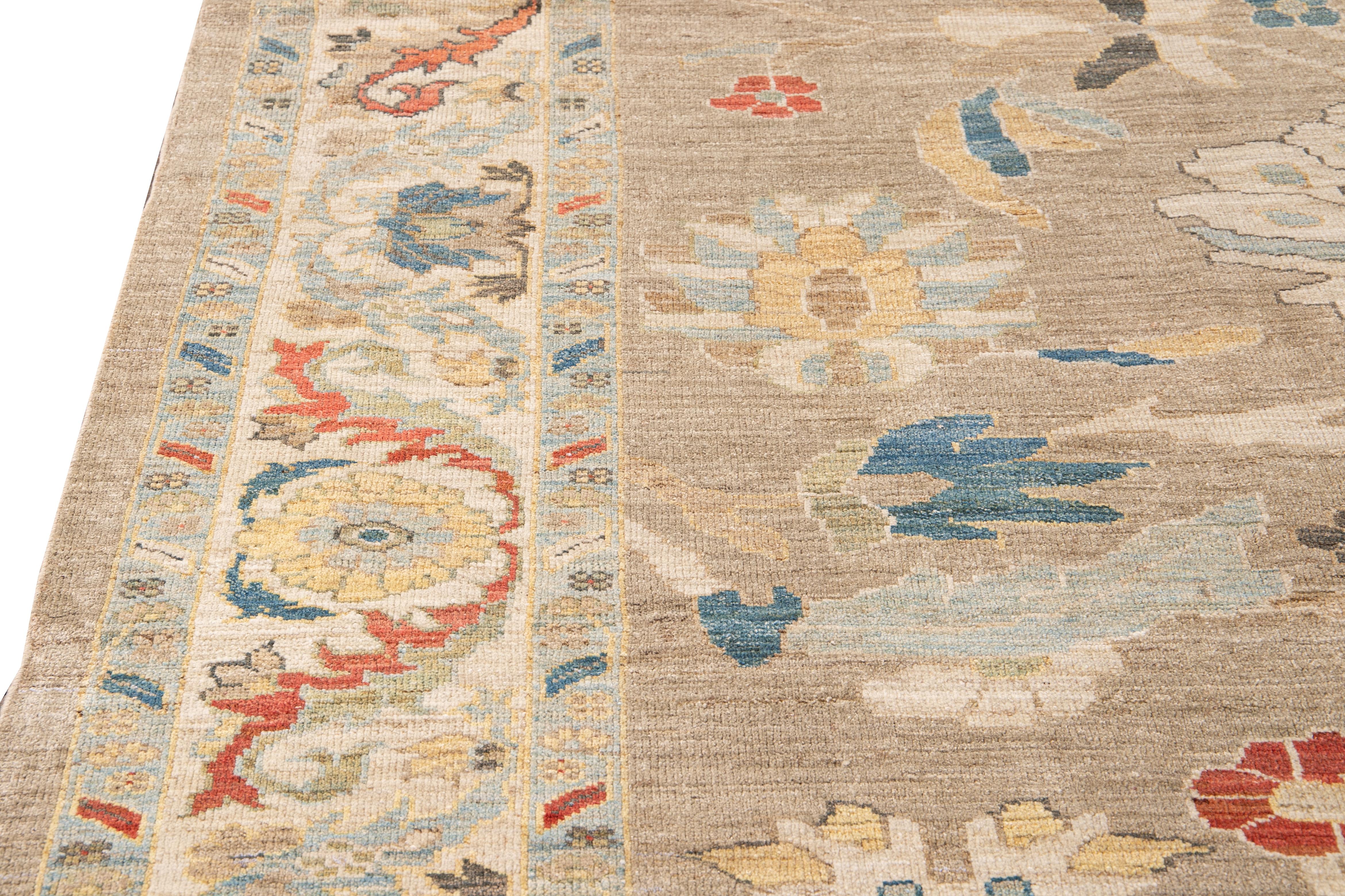 Tapis moderne en laine Sultanabad à fleurs multicolores faits à la main en vente 1