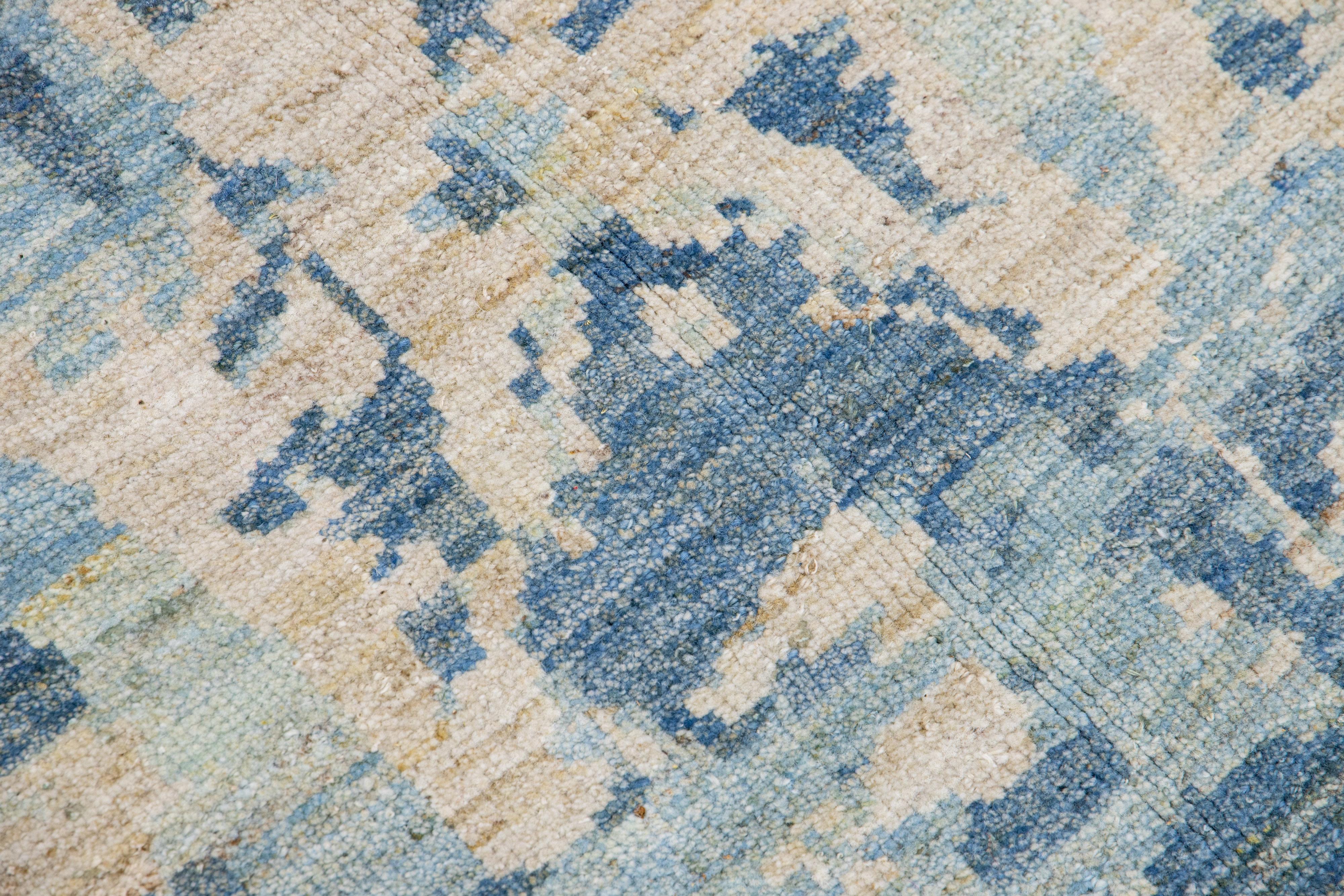 Moderner Sultanabad Handgefertigter Teppich mit Blumenmuster aus blauer Wolle im Angebot 4