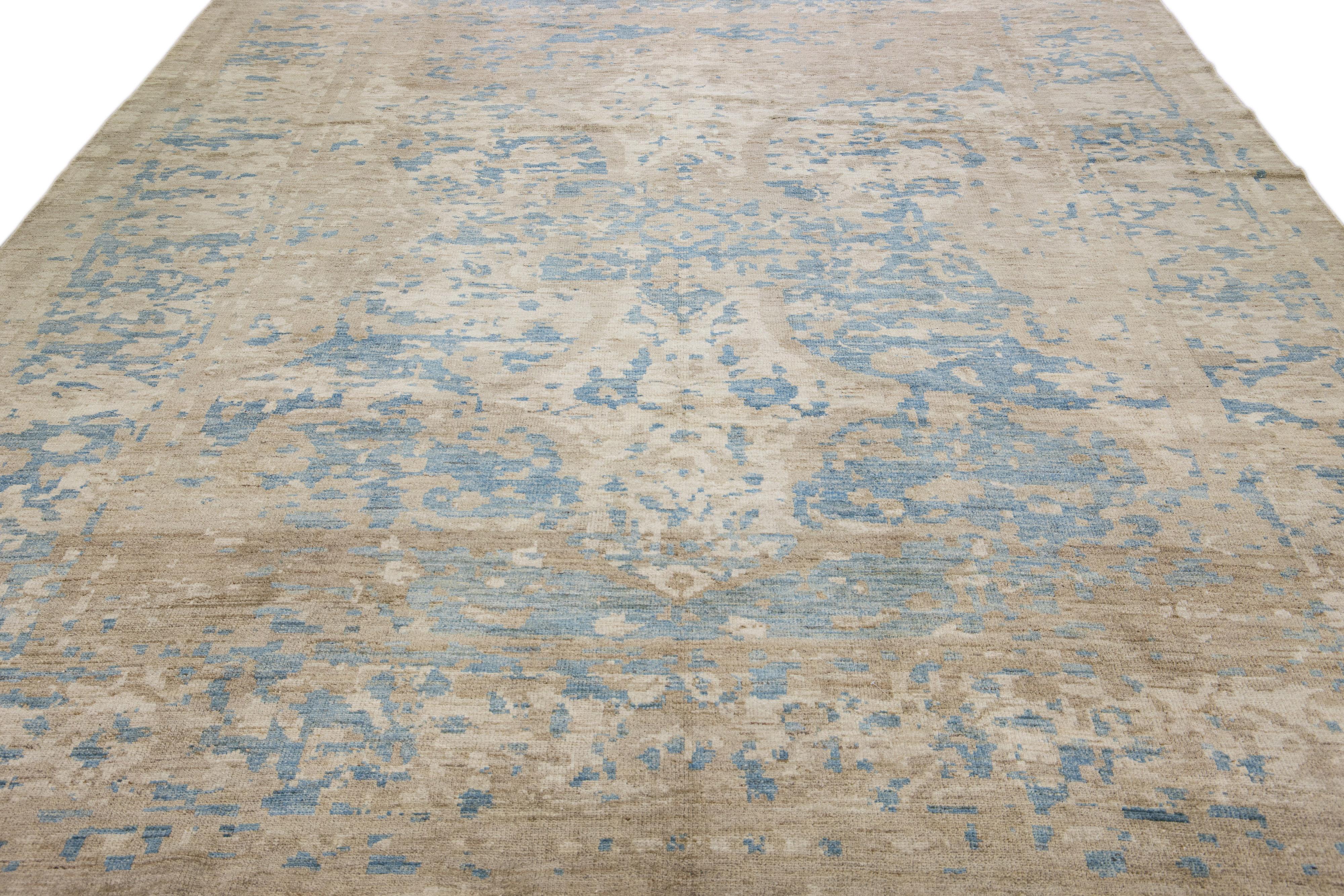 Moderner handgefertigter blauer Sultanabad-Wollteppich mit Blumenmuster (Persisch) im Angebot