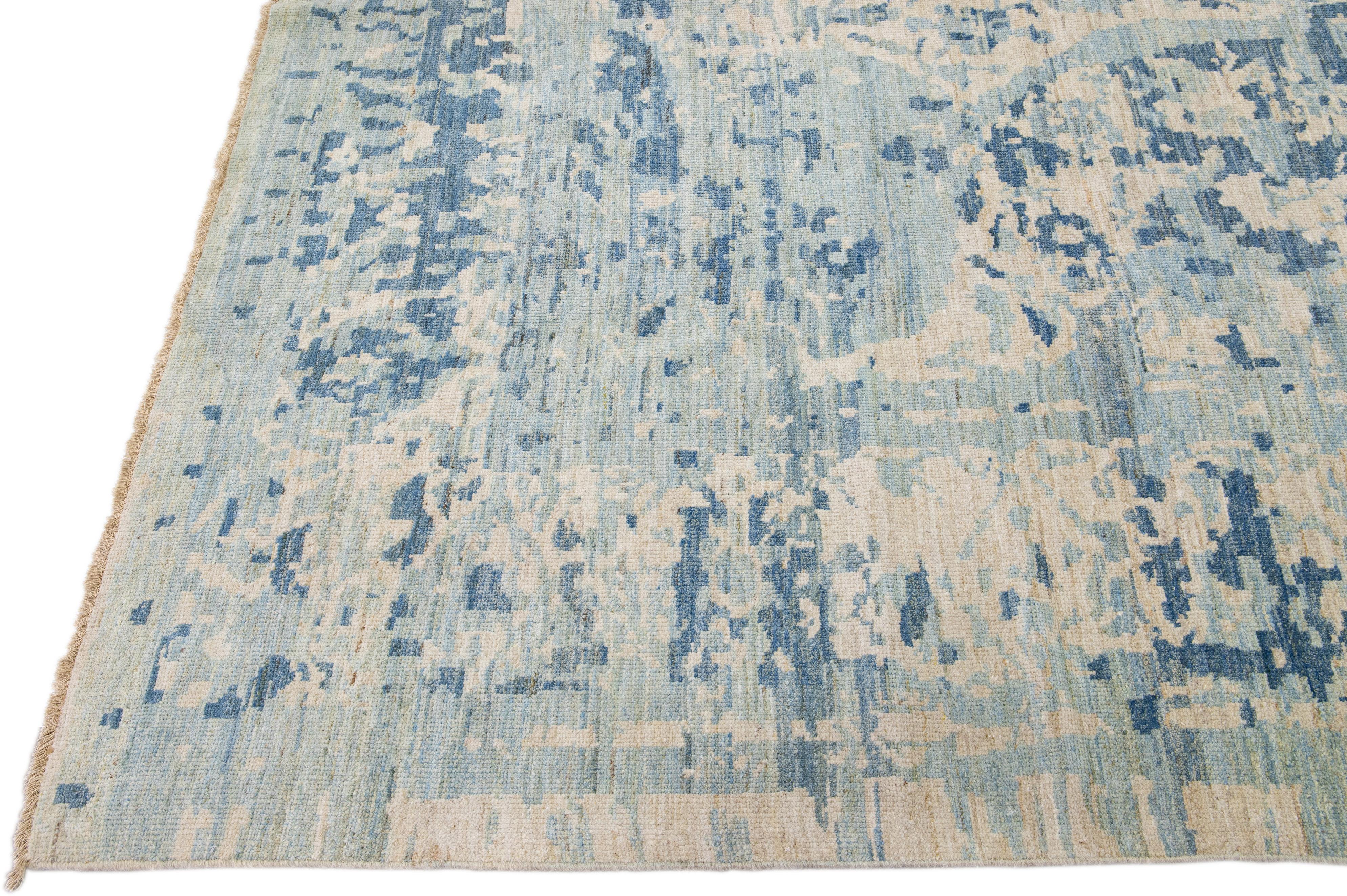 Modern Sultanabad Handmade Floral Pattern Blue Wool Rug In New Condition For Sale In Norwalk, CT