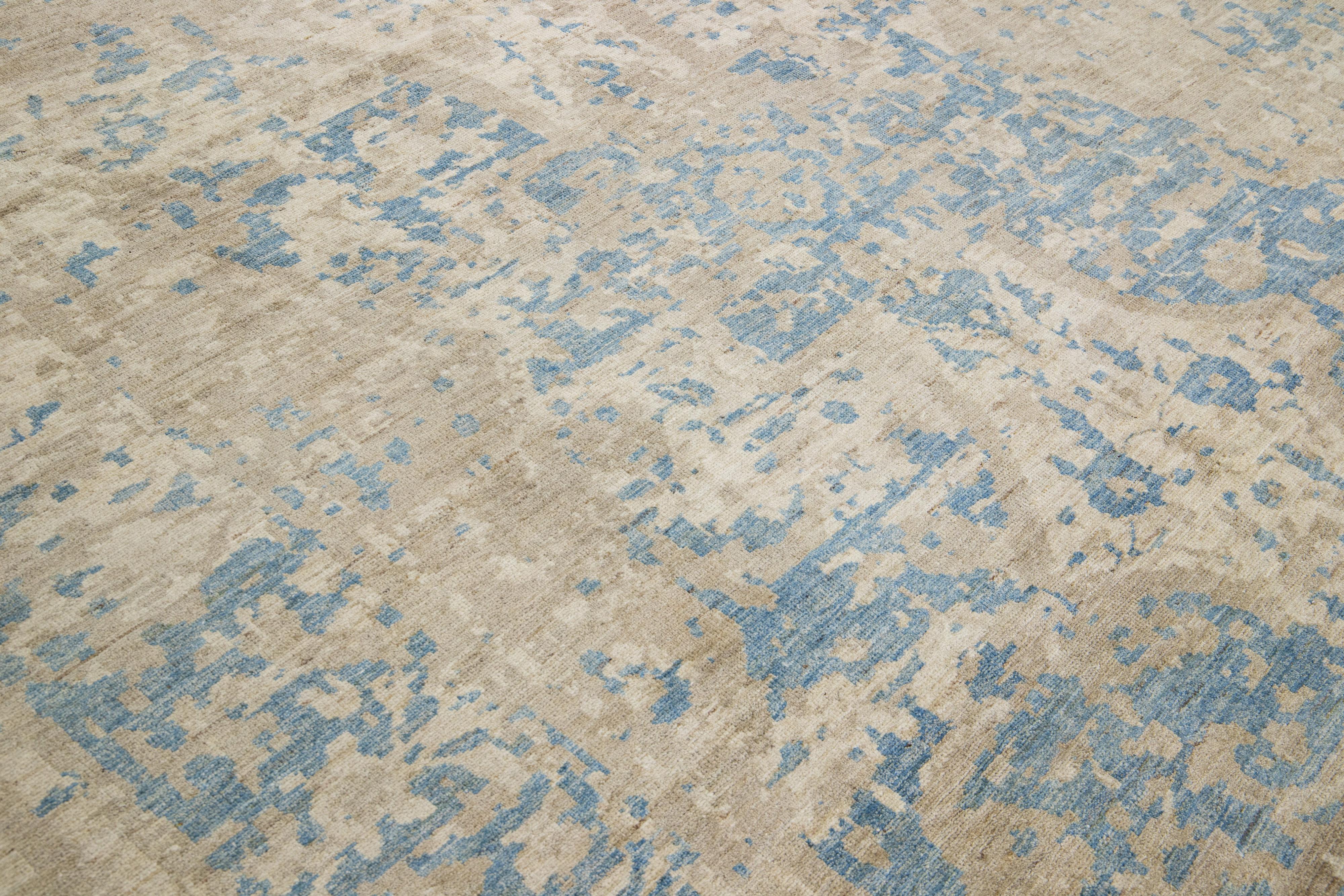 Moderner handgefertigter blauer Sultanabad-Wollteppich mit Blumenmuster im Angebot 2