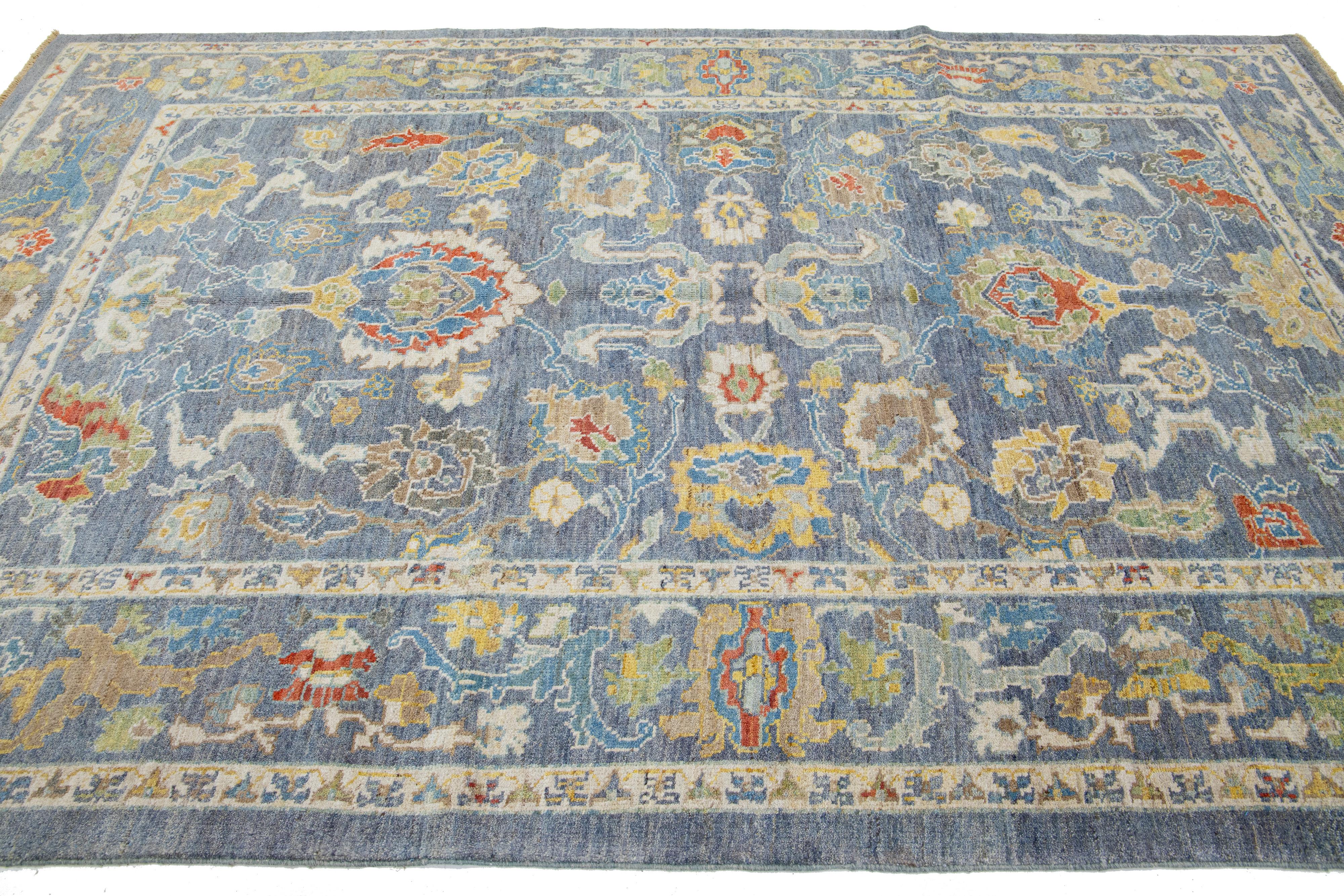 Moderner handgefertigter Sultanabad-Wollteppich in Blau mit Blumenmuster (Handgeknüpft) im Angebot