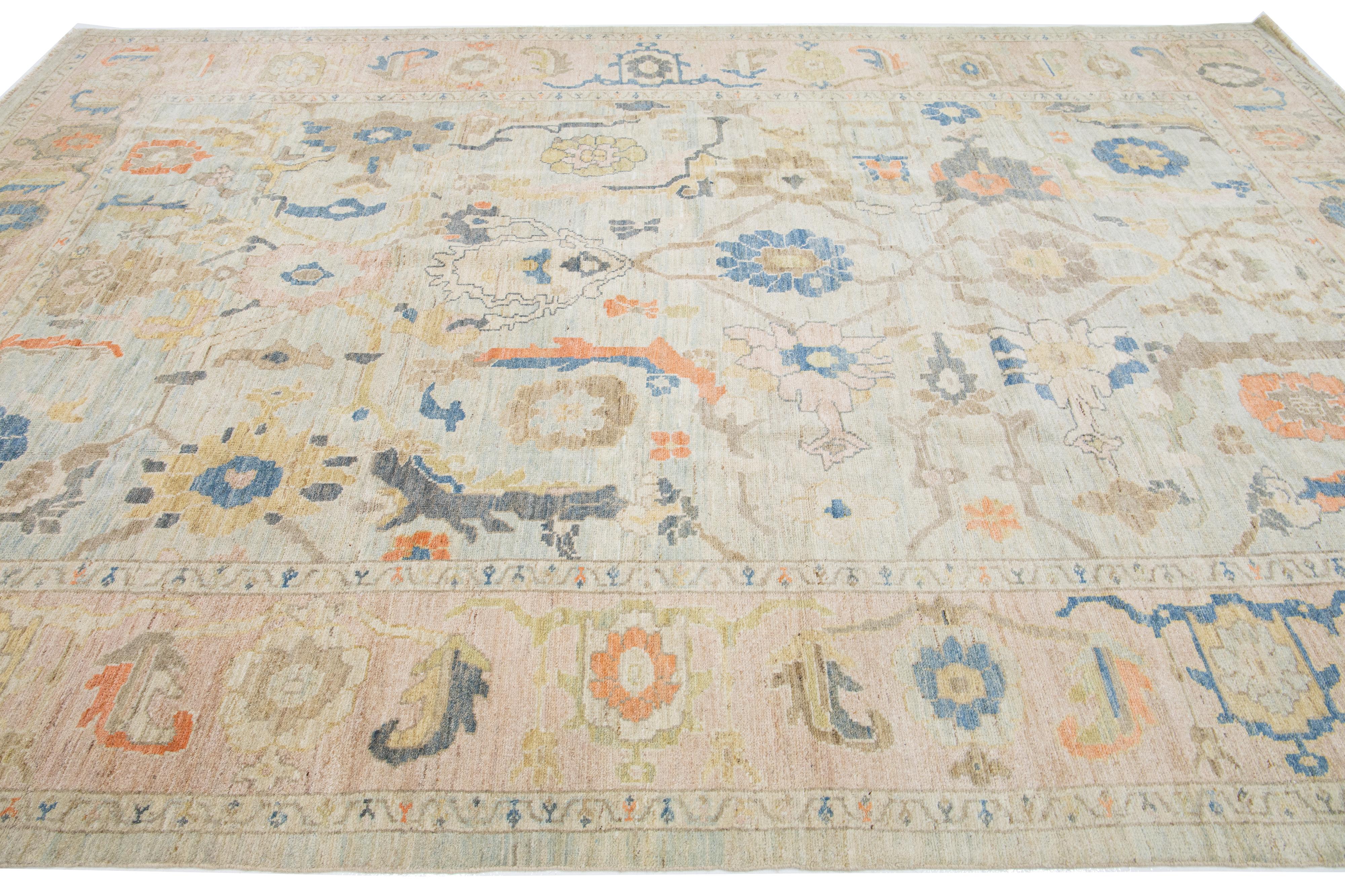 Moderner hellblauer handgefertigter Sultanabad-Wollteppich in Zimmergröße mit Blumenmuster (21. Jahrhundert und zeitgenössisch) im Angebot