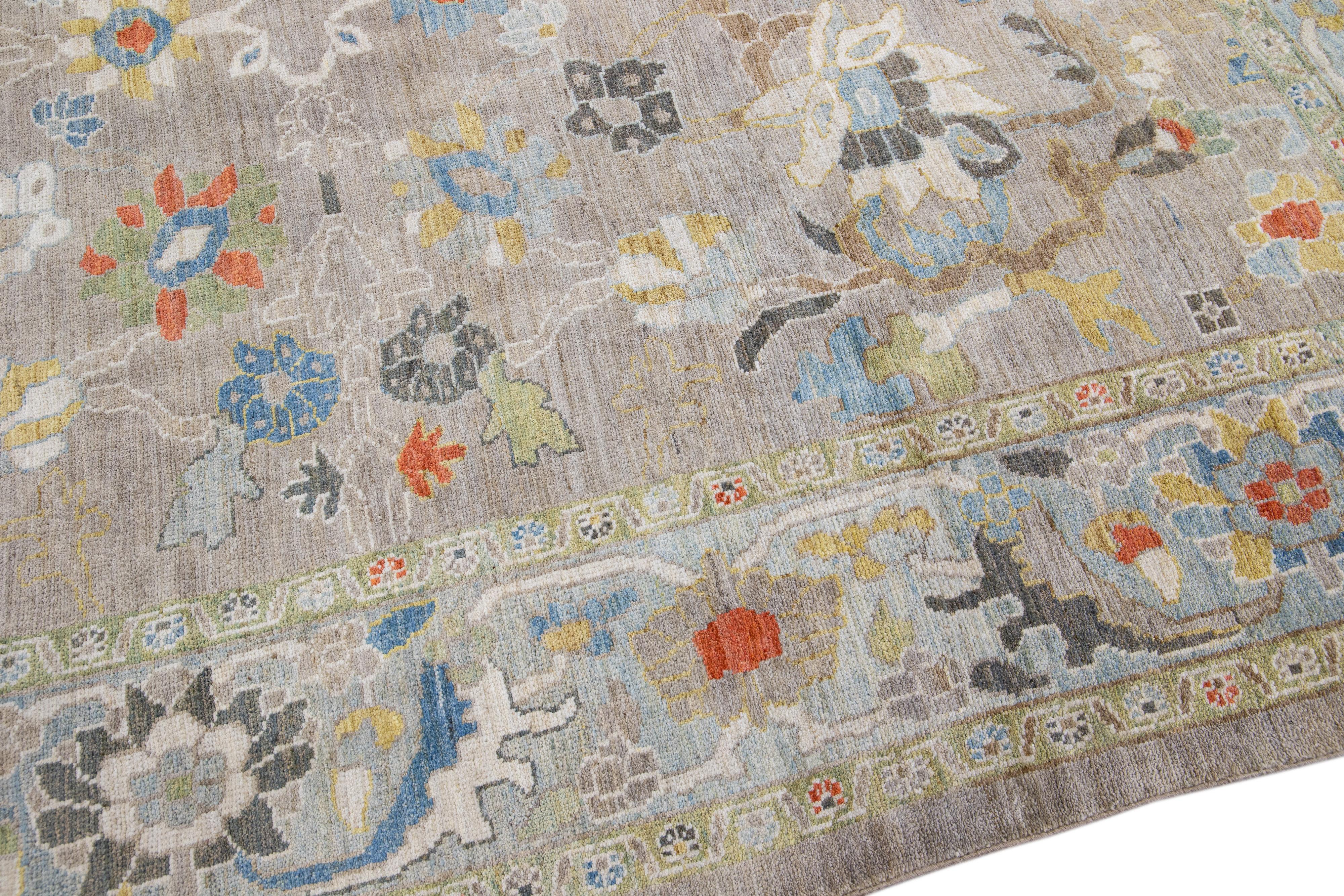 Modern Sultanabad Hellbraun Handgefertigter Wollteppich mit Blumenmuster (Wolle) im Angebot