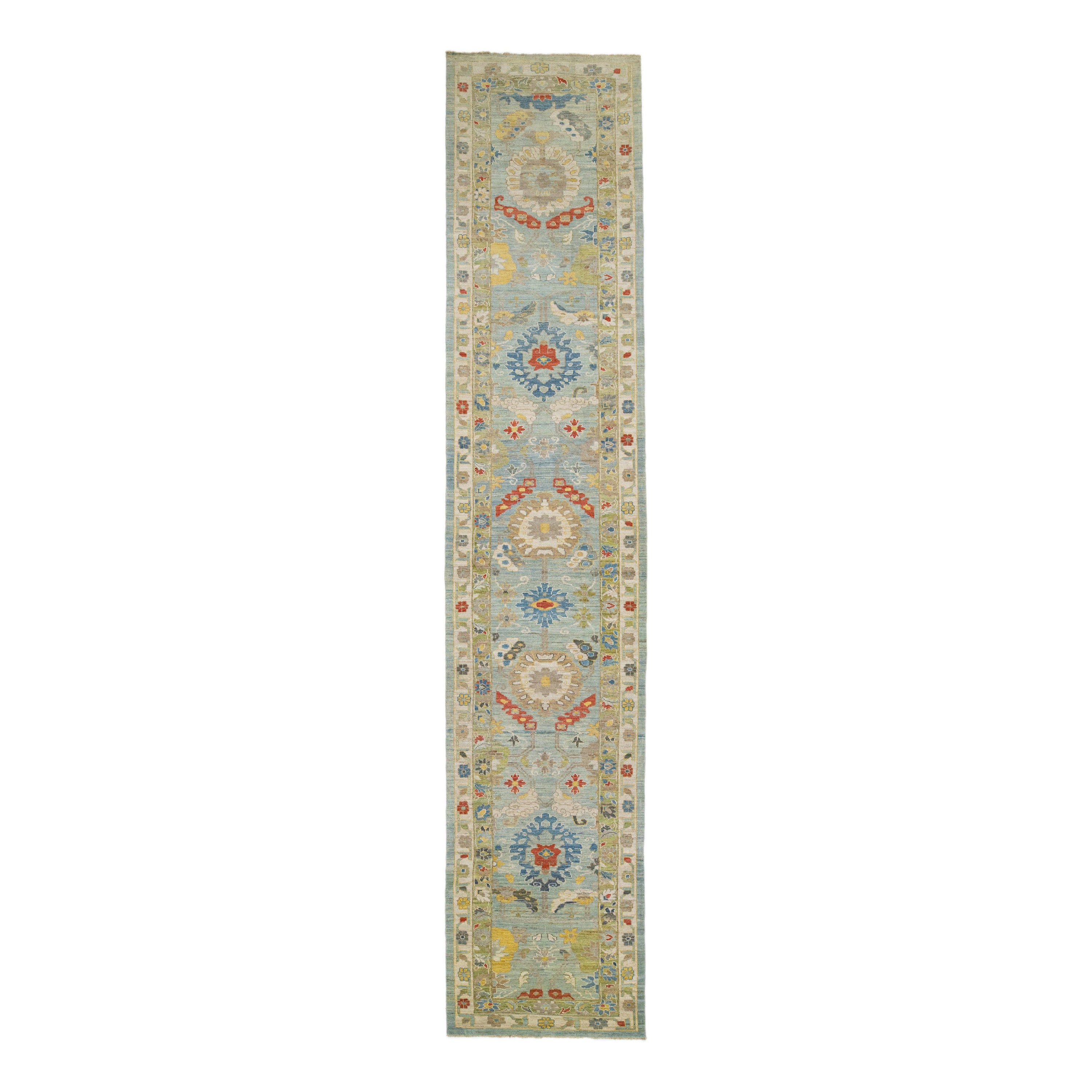 Moderno runner lungo in lana Sultanabad con motivo a trifoglio in blu in vendita