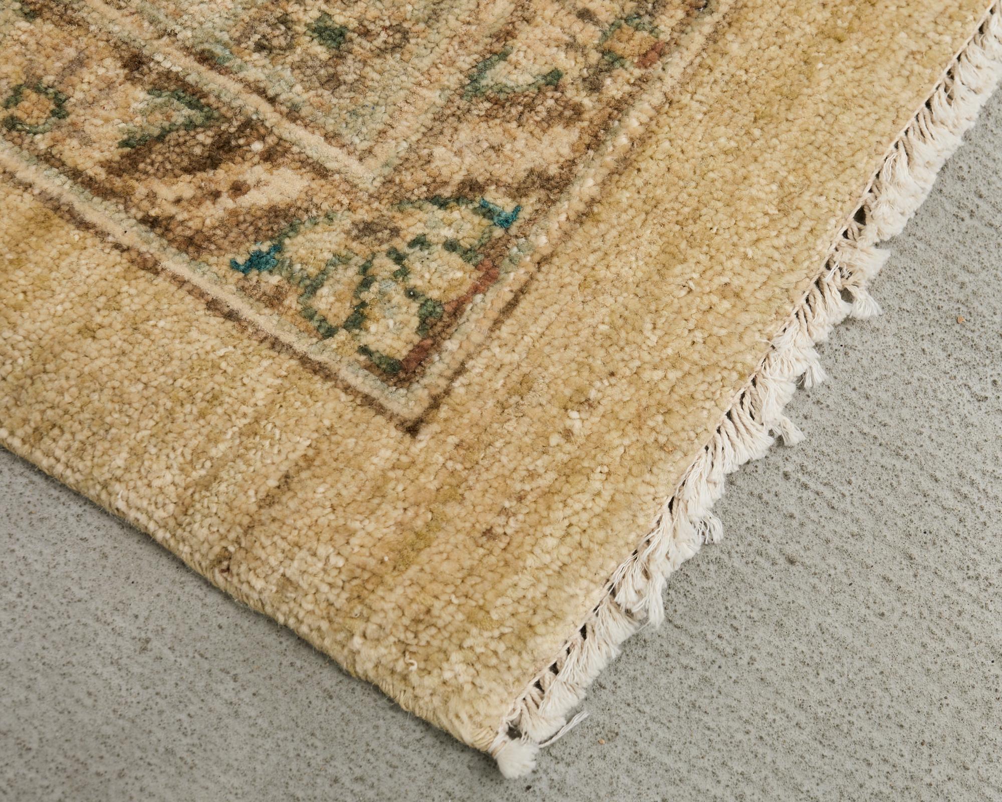 Tapis carré de style Sultanabad à motif floral stylisé en vente 7