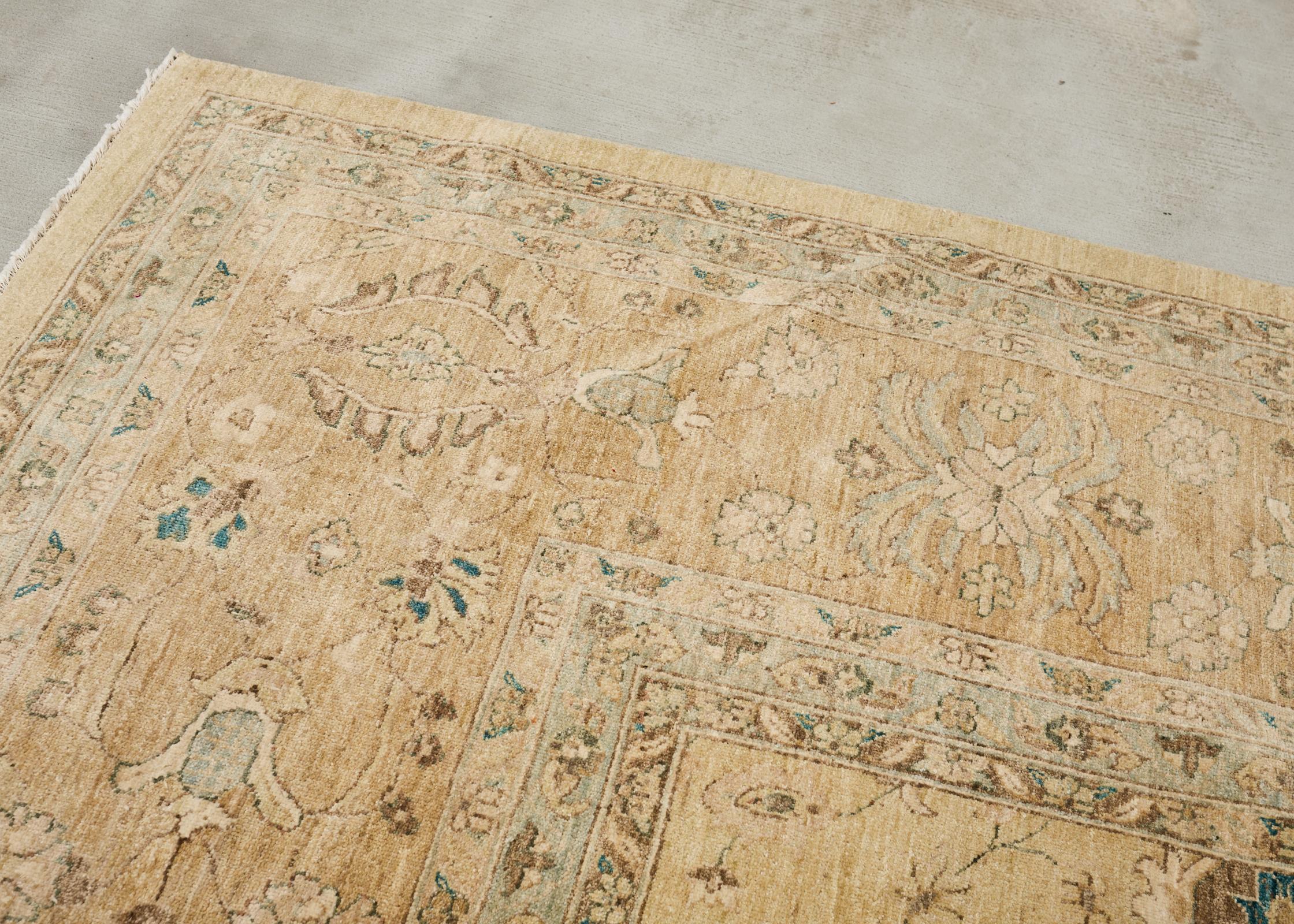 Tapis carré de style Sultanabad à motif floral stylisé en vente 12