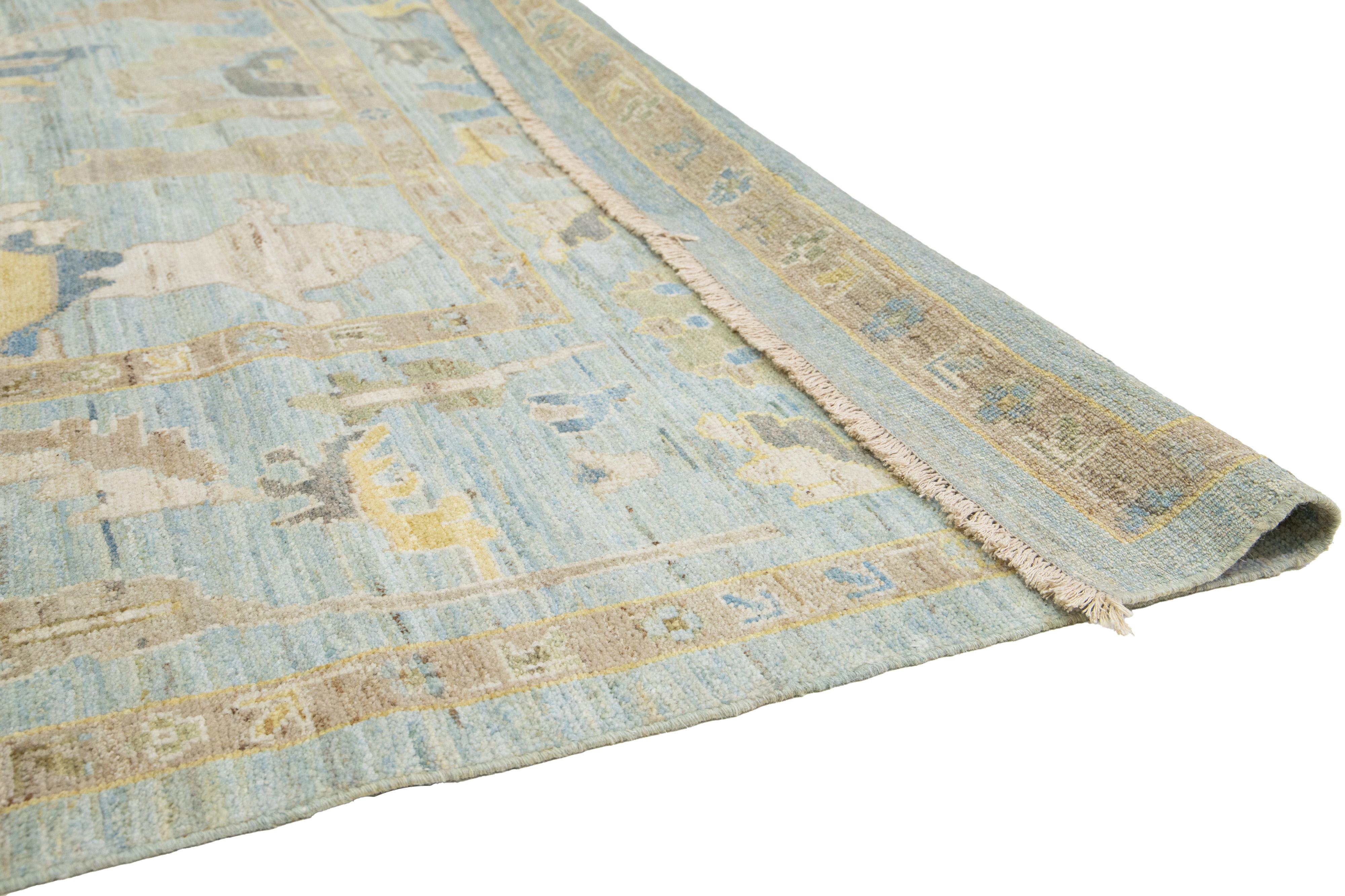 Apadana's Moderner Sultanabad-Wollteppich in Hellblau mit Blumenmuster, handgefertigt im Zustand „Neu“ im Angebot in Norwalk, CT