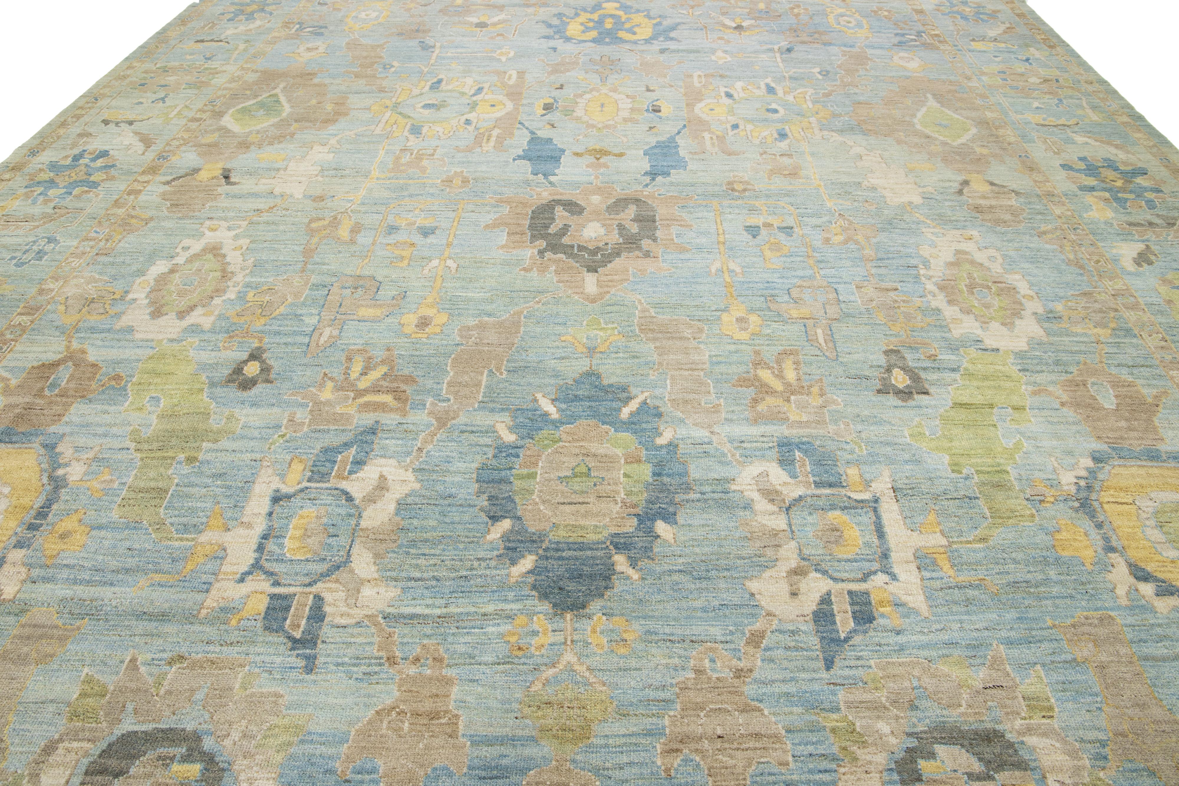 Apadana's Moderner Sultanabad-Wollteppich in Hellblau mit Blumenmuster, handgefertigt (21. Jahrhundert und zeitgenössisch) im Angebot