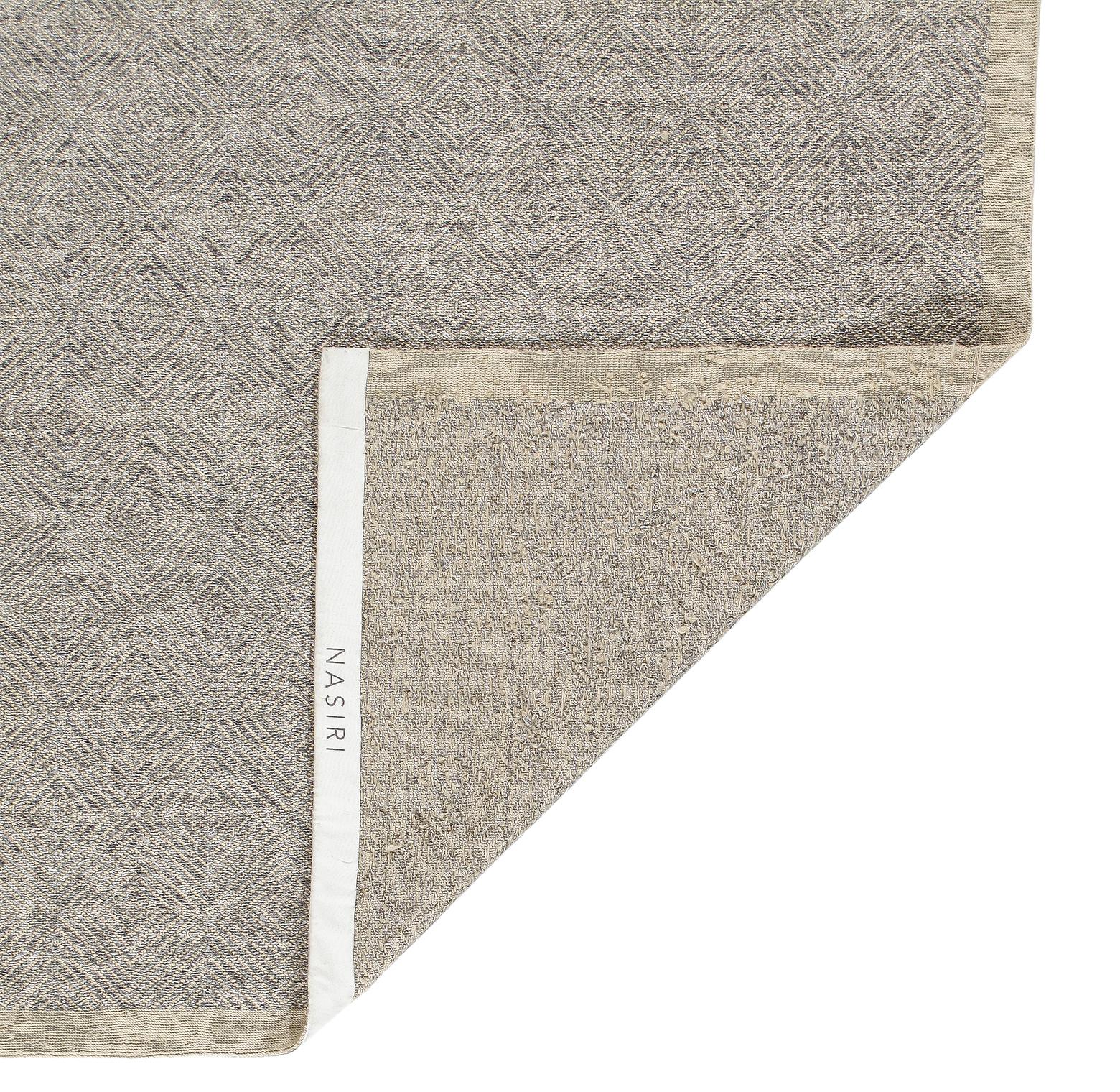 Modern Sumak Flatweave Rug in Beige and Grey Tones In New Condition For Sale In New York, NY