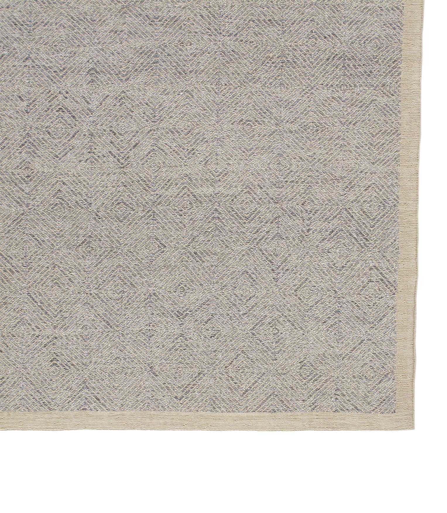 Contemporary Modern Sumak Flatweave Rug in Beige and Grey Tones For Sale