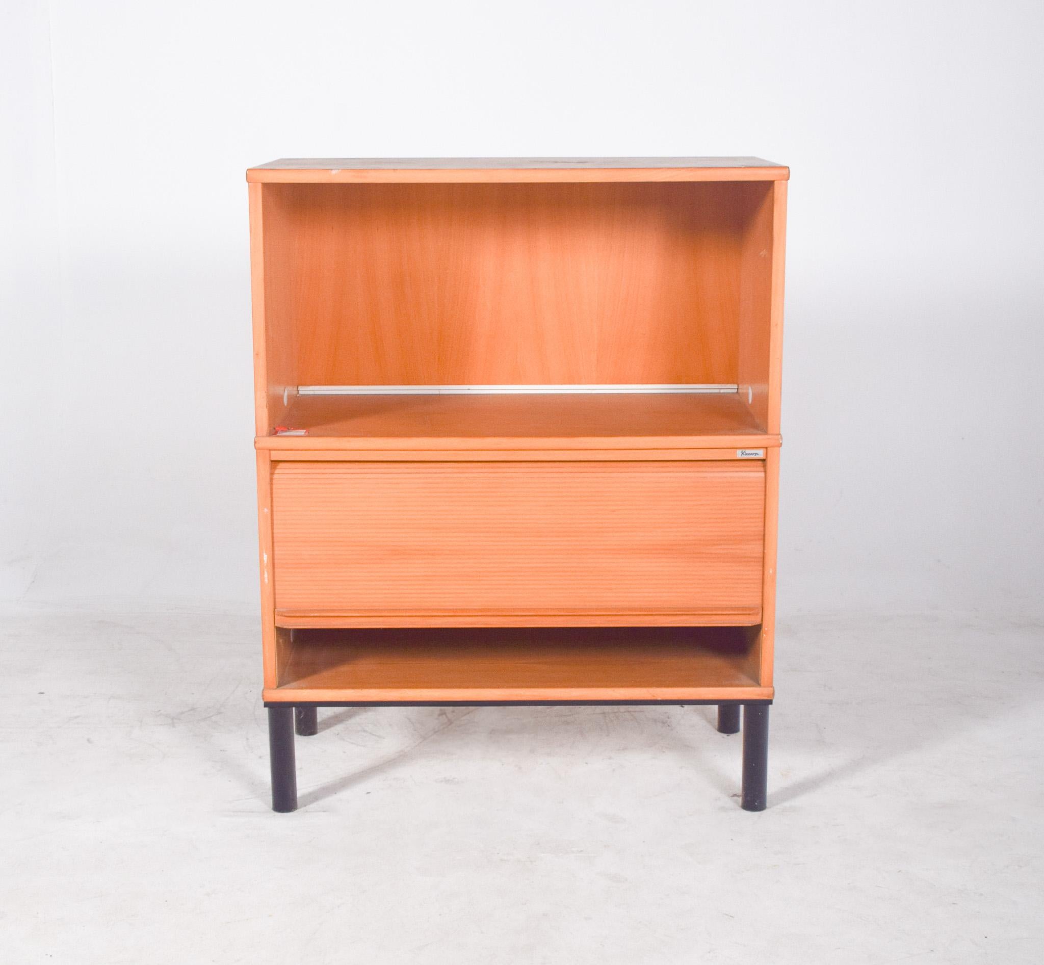 Modern Sweden Kinnarps TV Stand In Good Condition For Sale In Lisboa, Lisboa