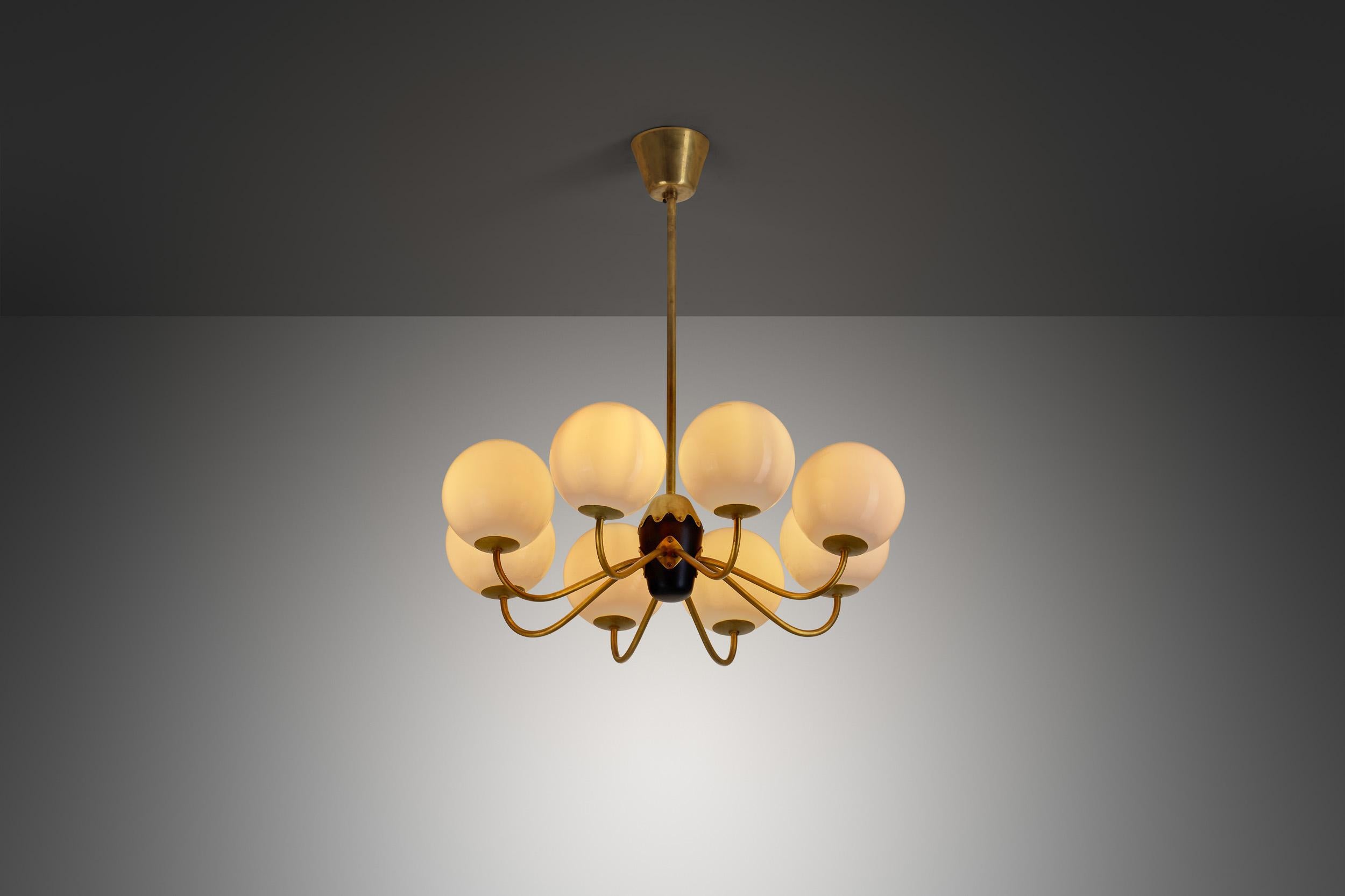 Modern Swedish Brass and Glass Globe Chandelier, Sweden 1940s In Good Condition For Sale In Utrecht, NL