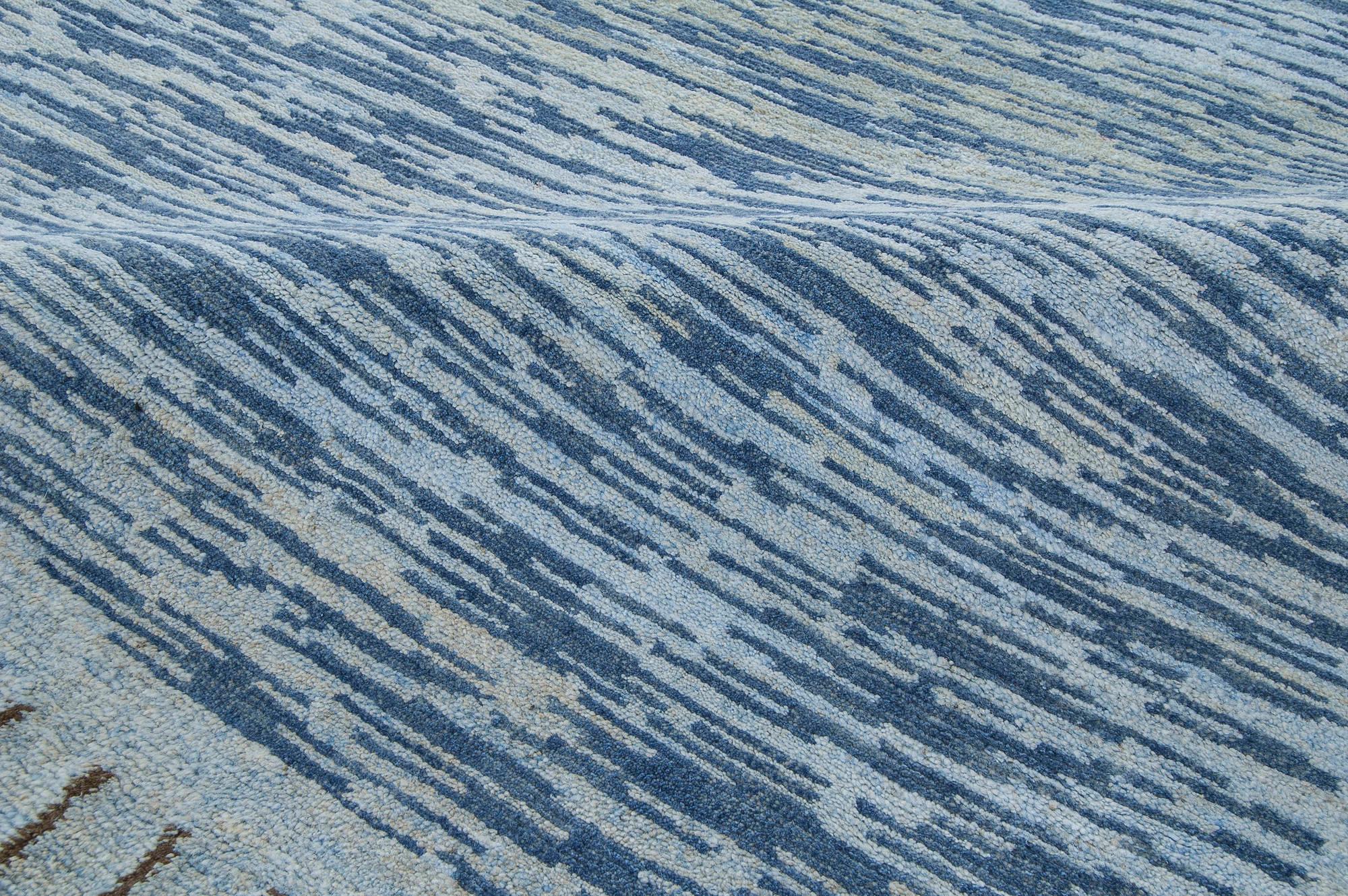 Moderner blauer handgefertigter Wollflorteppich im schwedischen Design von Doris Leslie Blau (Skandinavische Moderne) im Angebot