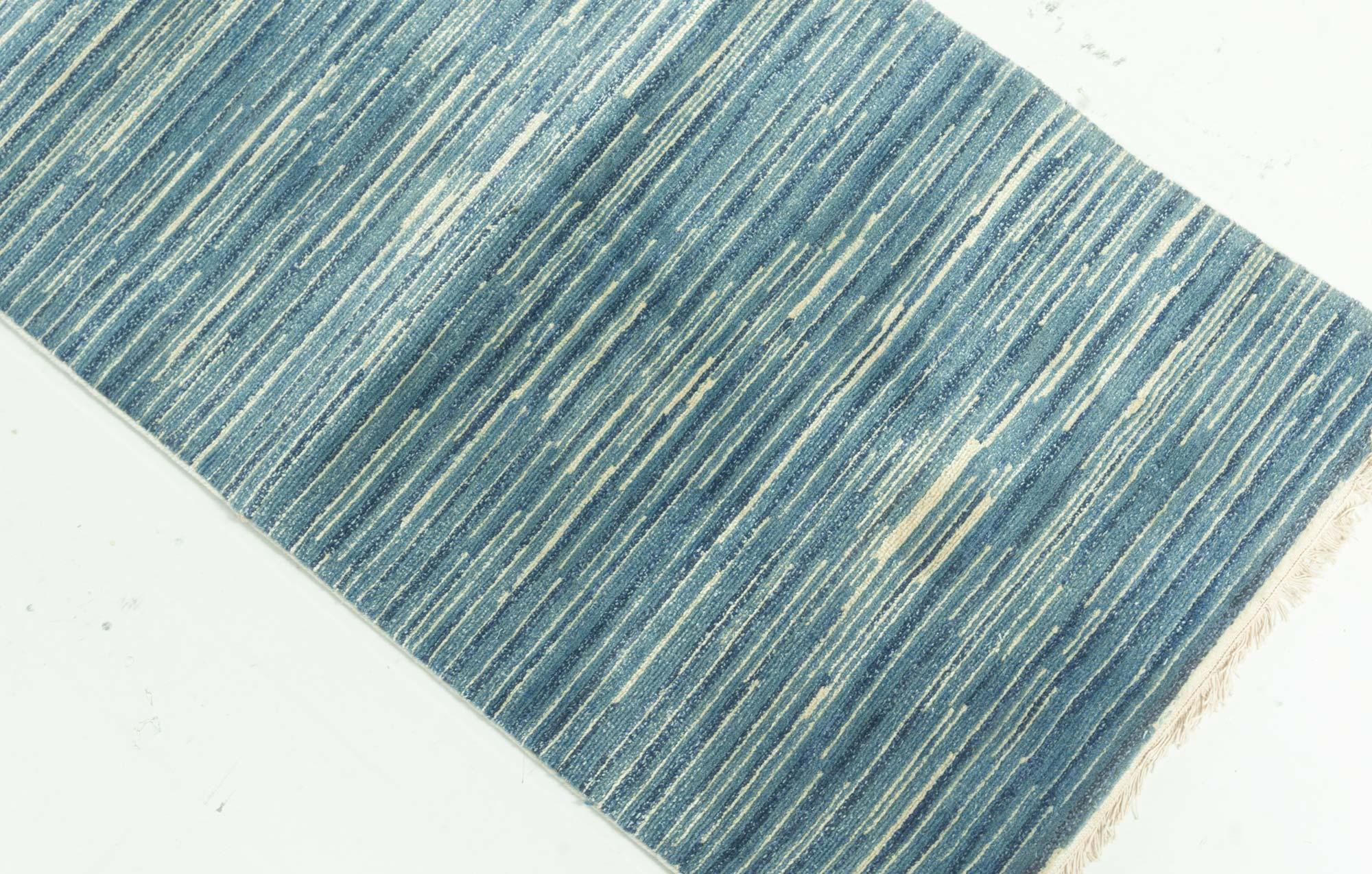 Design Modern/One en laine bleue Runner by Doris Leslie Blau
Taille : 1'10