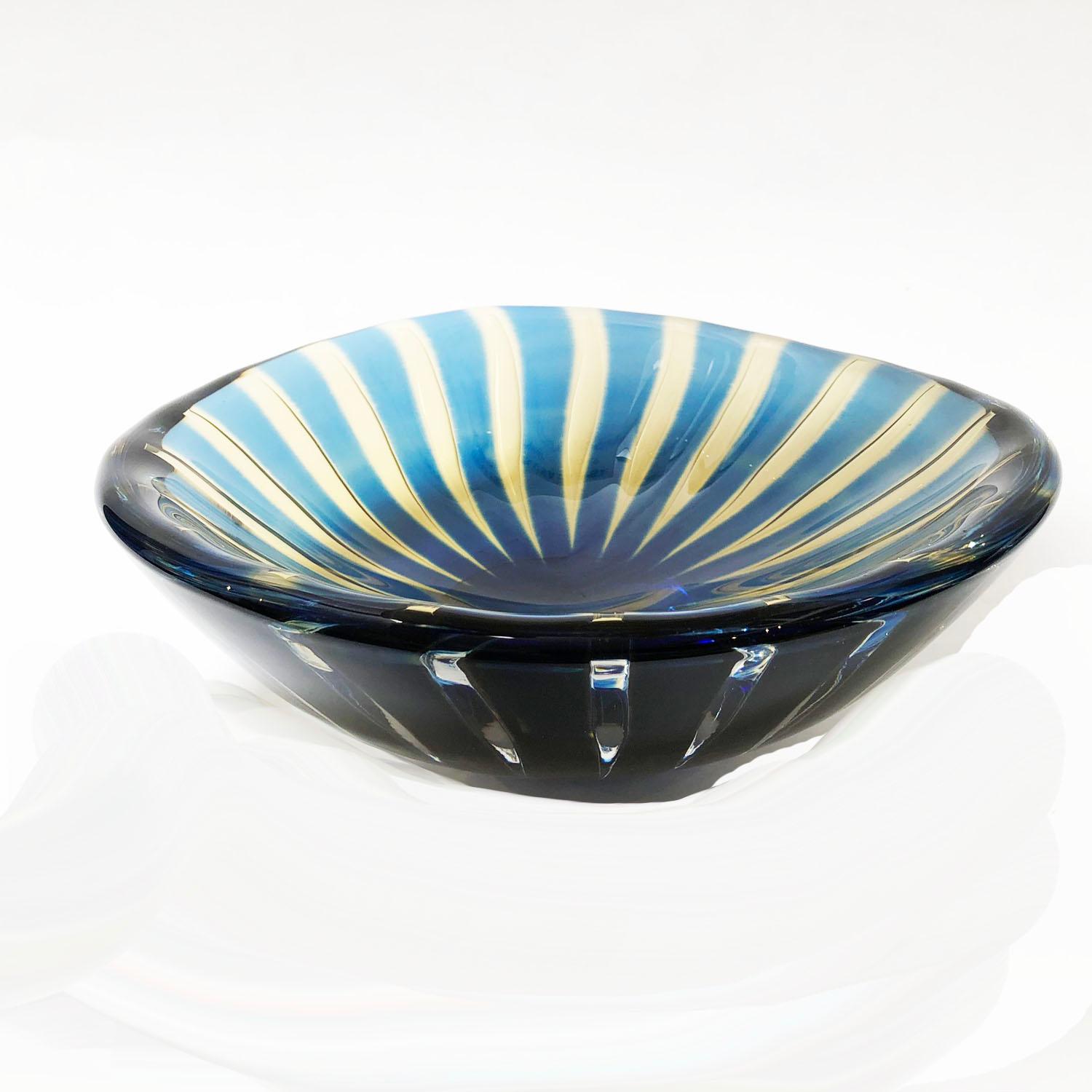 Ariel glass bowl signed Edwin Ohrstrom for Orrefors. Modern Swedish glass.