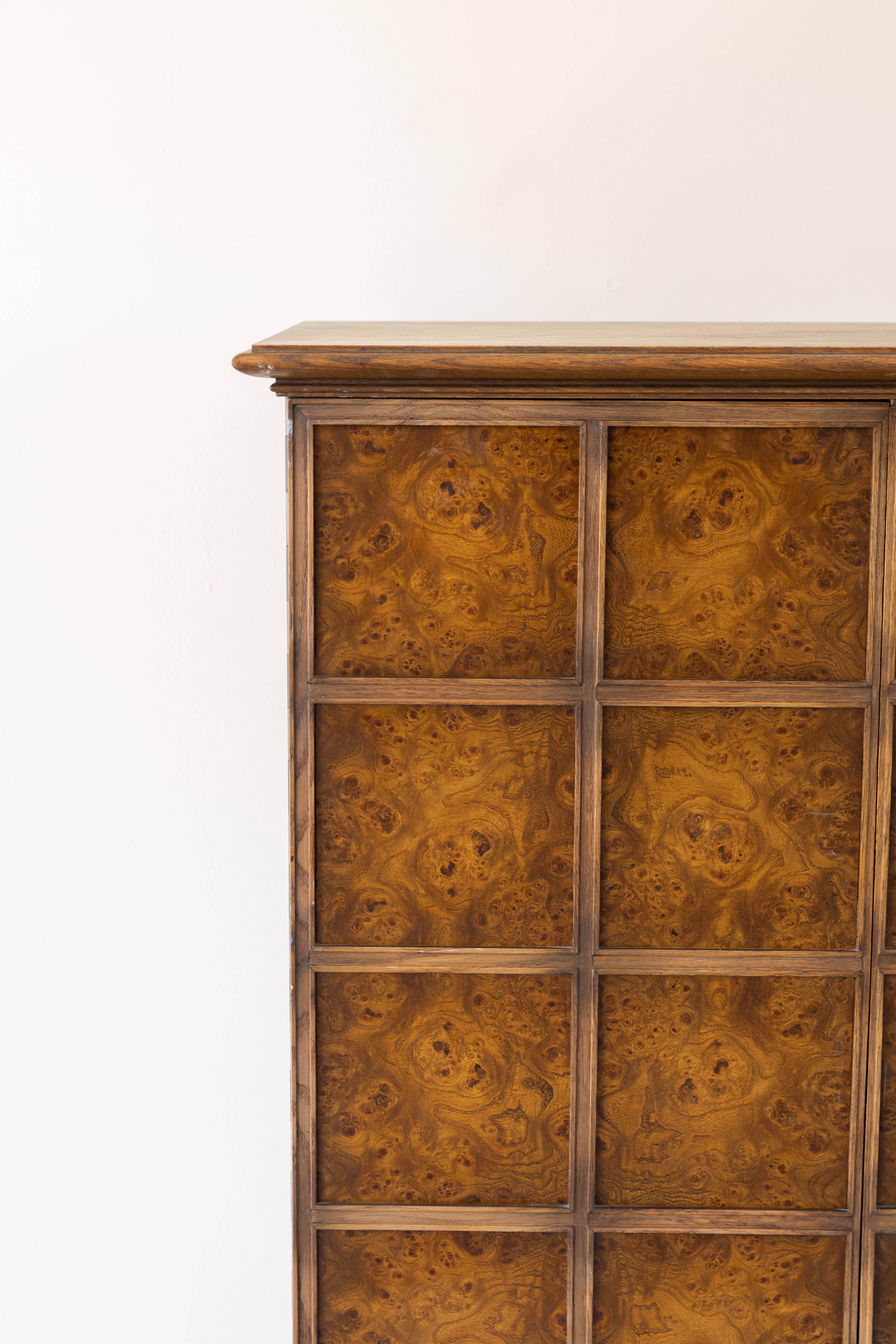 Modern Swedish cabinet Baroque style from 1947. Lovely sctructure on the cabinets front, finished on curved legs.

Note: Cabinet is photoed without the key, but key is available.