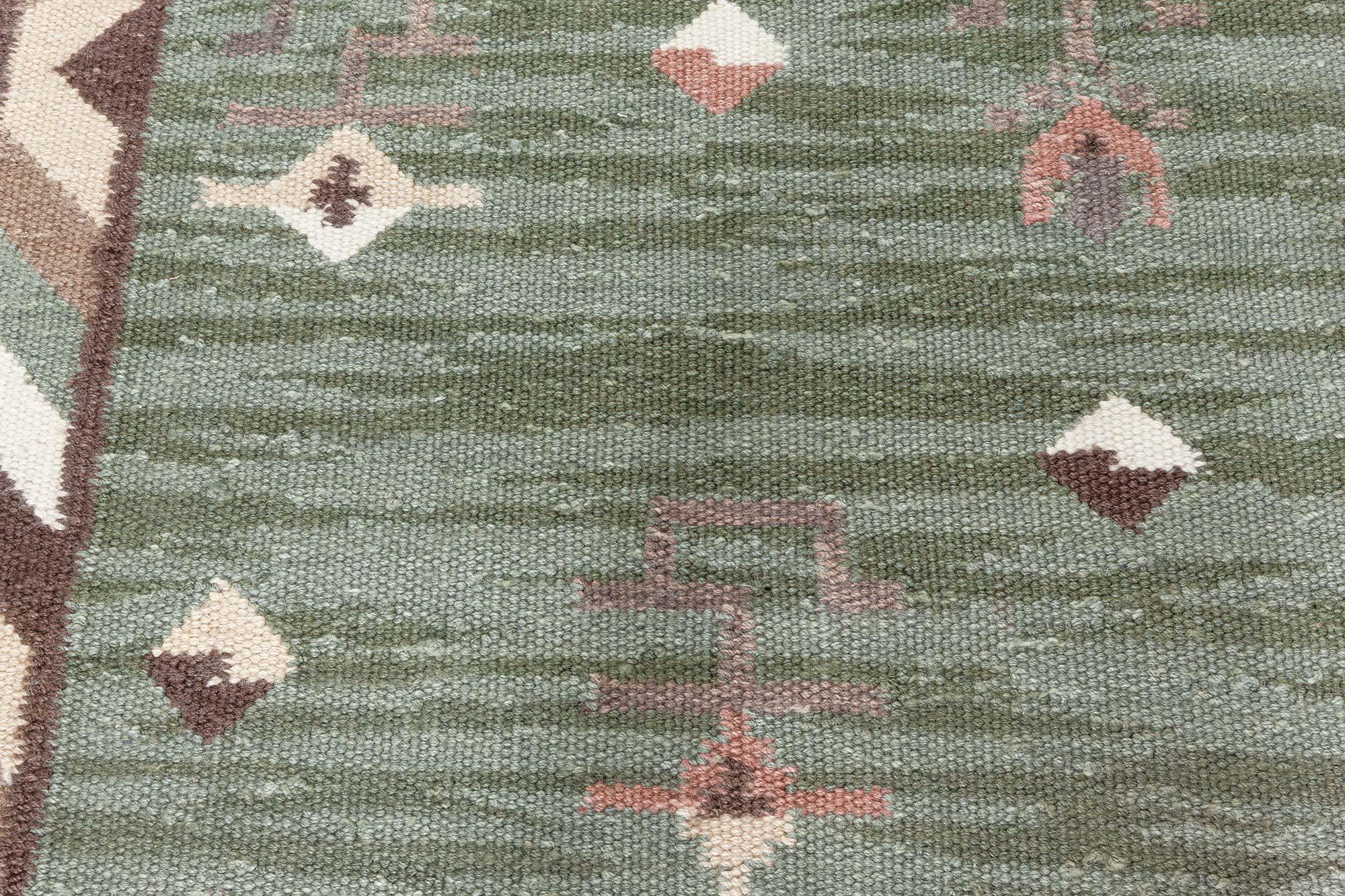 Modern Swedish inspired flat weave rug by Doris Leslie Blau
Size: 5'5