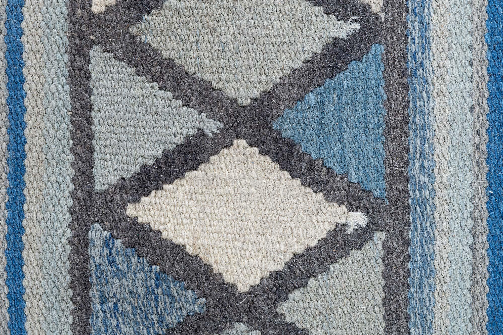 Tappeto moderno a trama piatta geometrica di ispirazione svedese di Doris Leslie Blau.
Dimensioni: 8'0