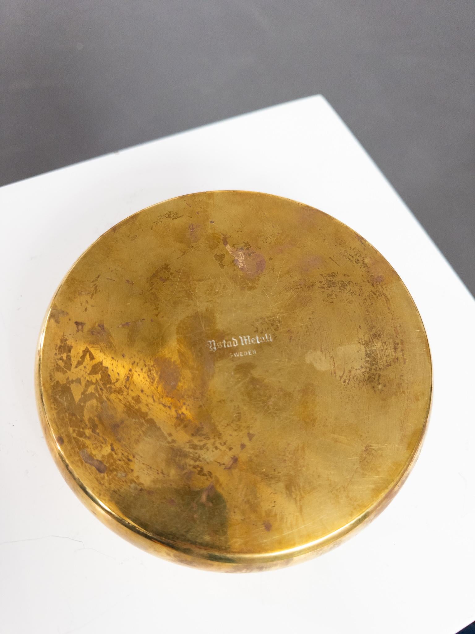 Vaso con coperchio svedese moderno di Carl-Einar Borgström per Ystad-Metall, anni '30 In condizioni ottime in vendita a Staffanstorp, SE