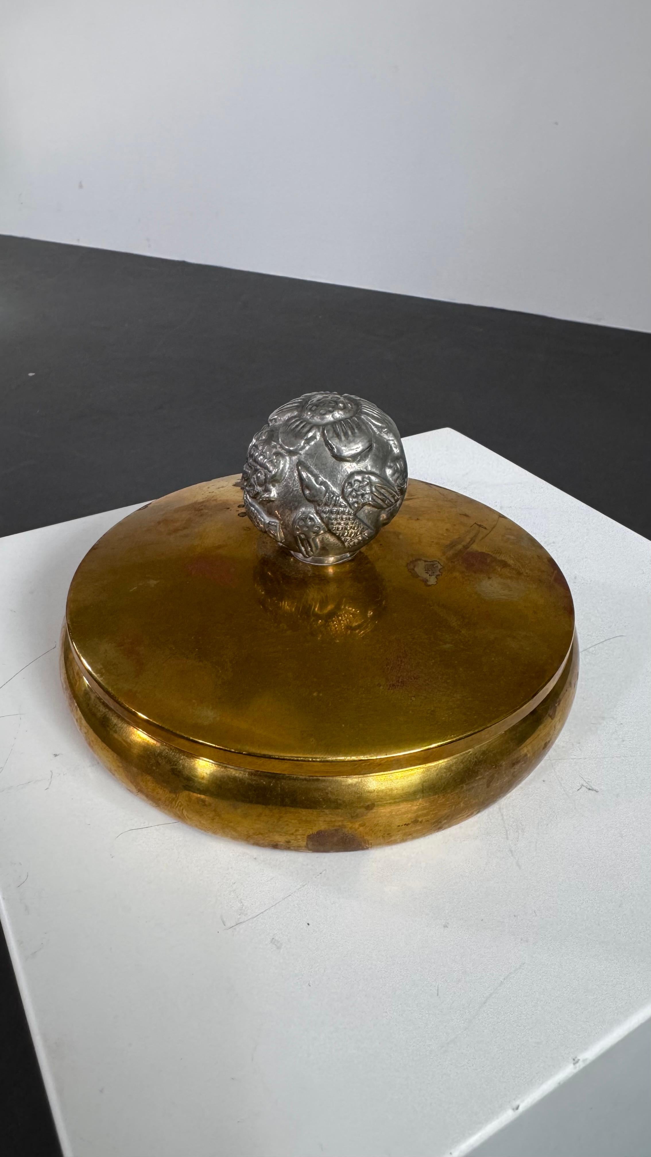 Ottone Vaso con coperchio svedese moderno di Carl-Einar Borgström per Ystad-Metall, anni '30 in vendita