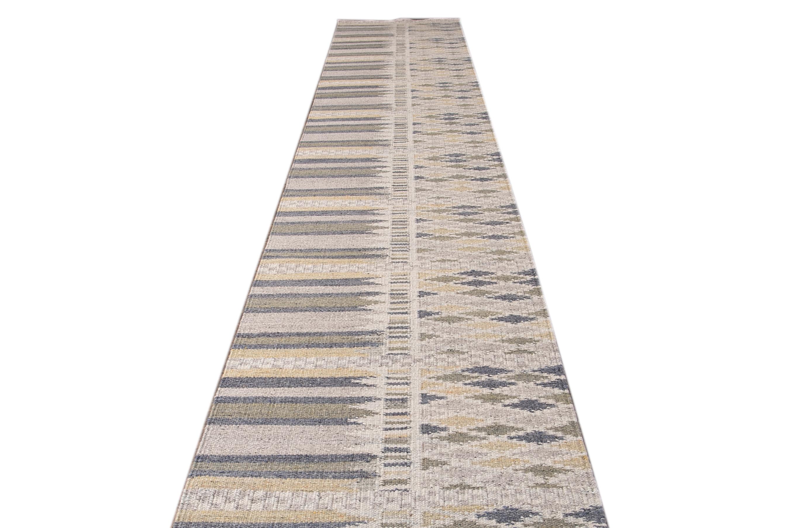 Indian Modern Swedish Style Beige Handmade Geometric Wool Runner For Sale